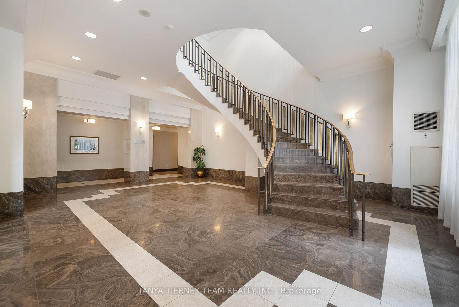 2 Bedrooms Condo at 68 Corporate, Toronto For sale