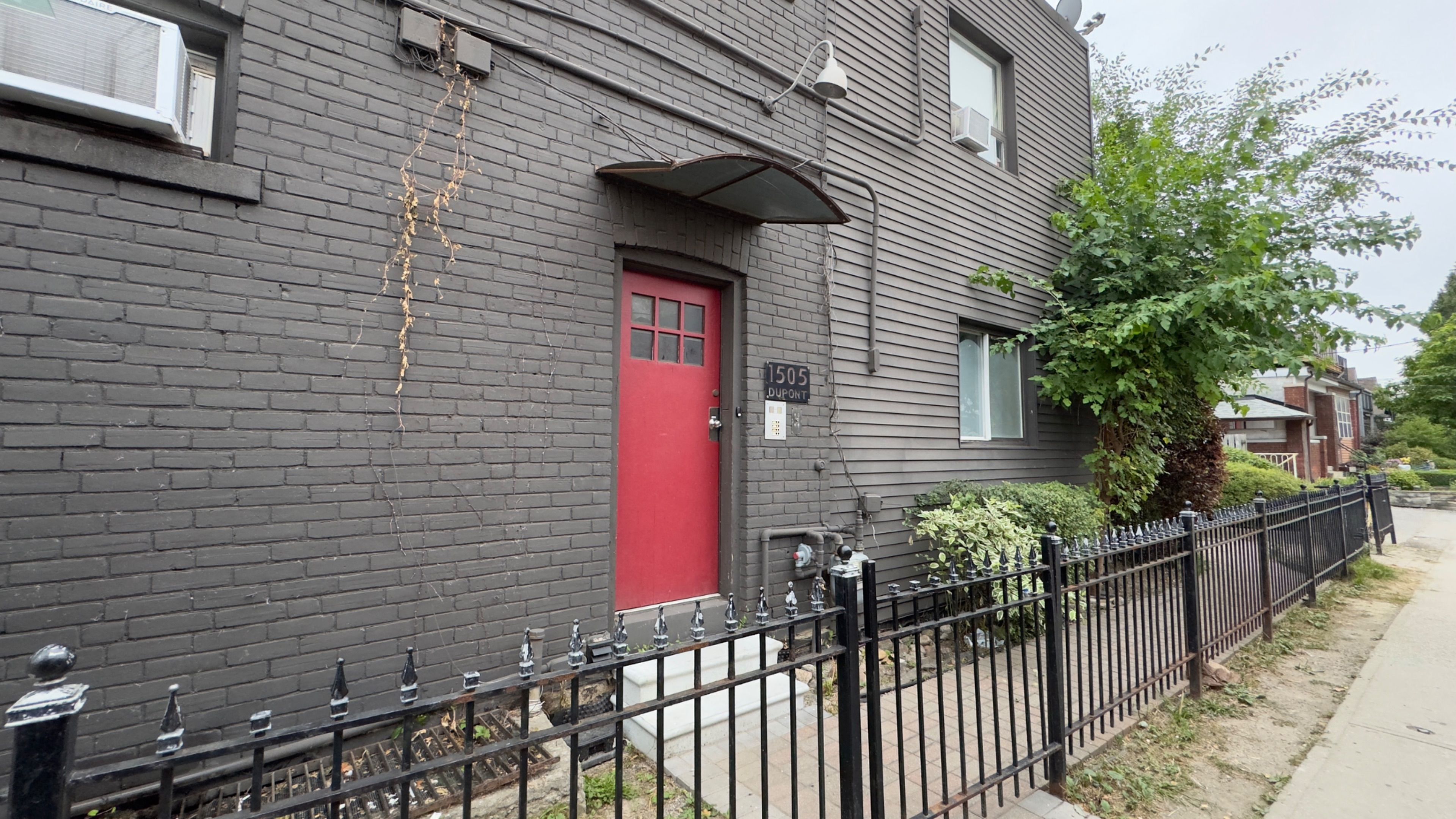 1505 Dupont Street Toronto W02 Ontario M6P 3S2