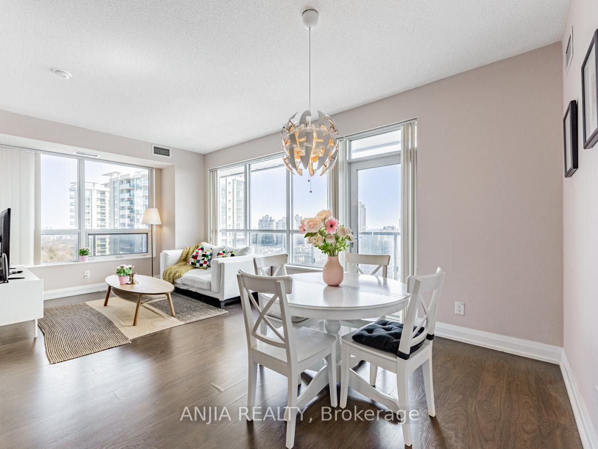 3 Bedrooms Condo at 2 Anndale,  Toronto For sale