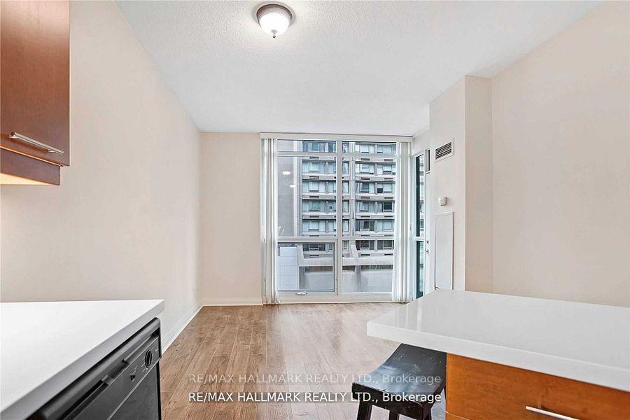 2 Bedrooms Condo at 1121 Bay, Toronto For sale