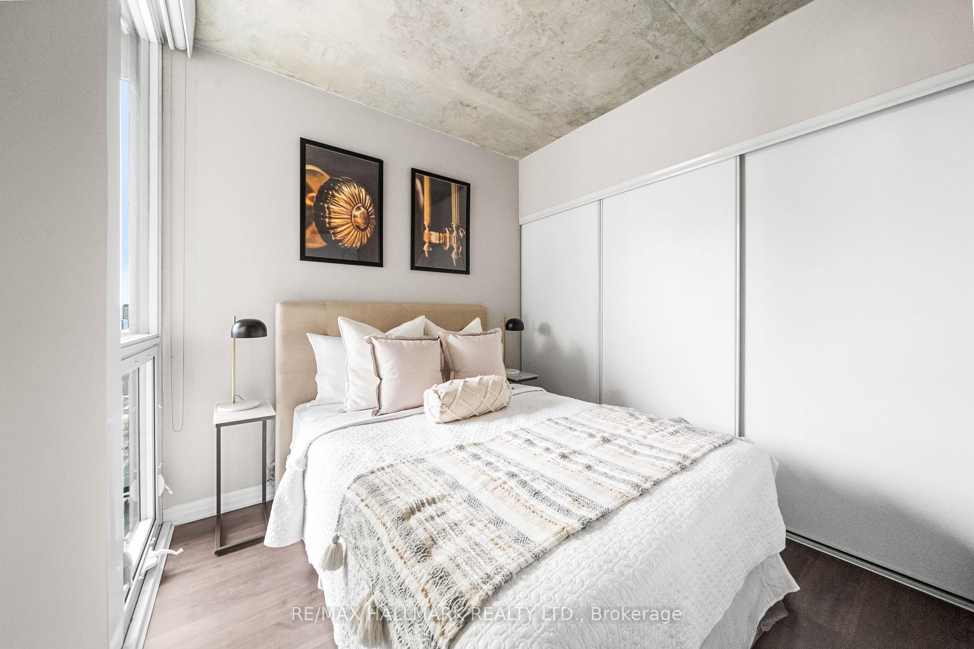 2 Bedrooms Condo at 88 Blue Jays, Toronto For sale