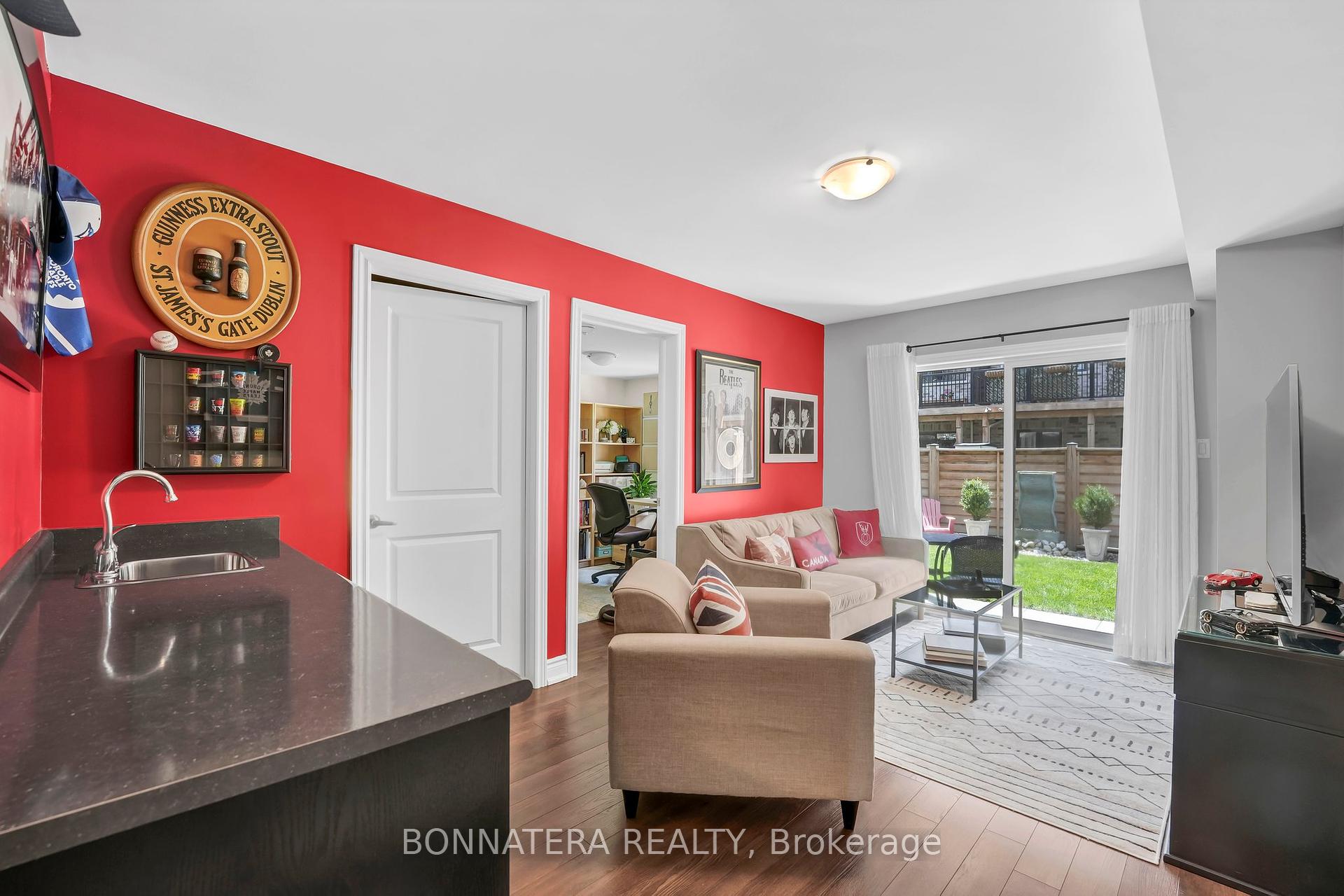 4 Bedrooms Condo at 10 Augustus, Toronto For sale