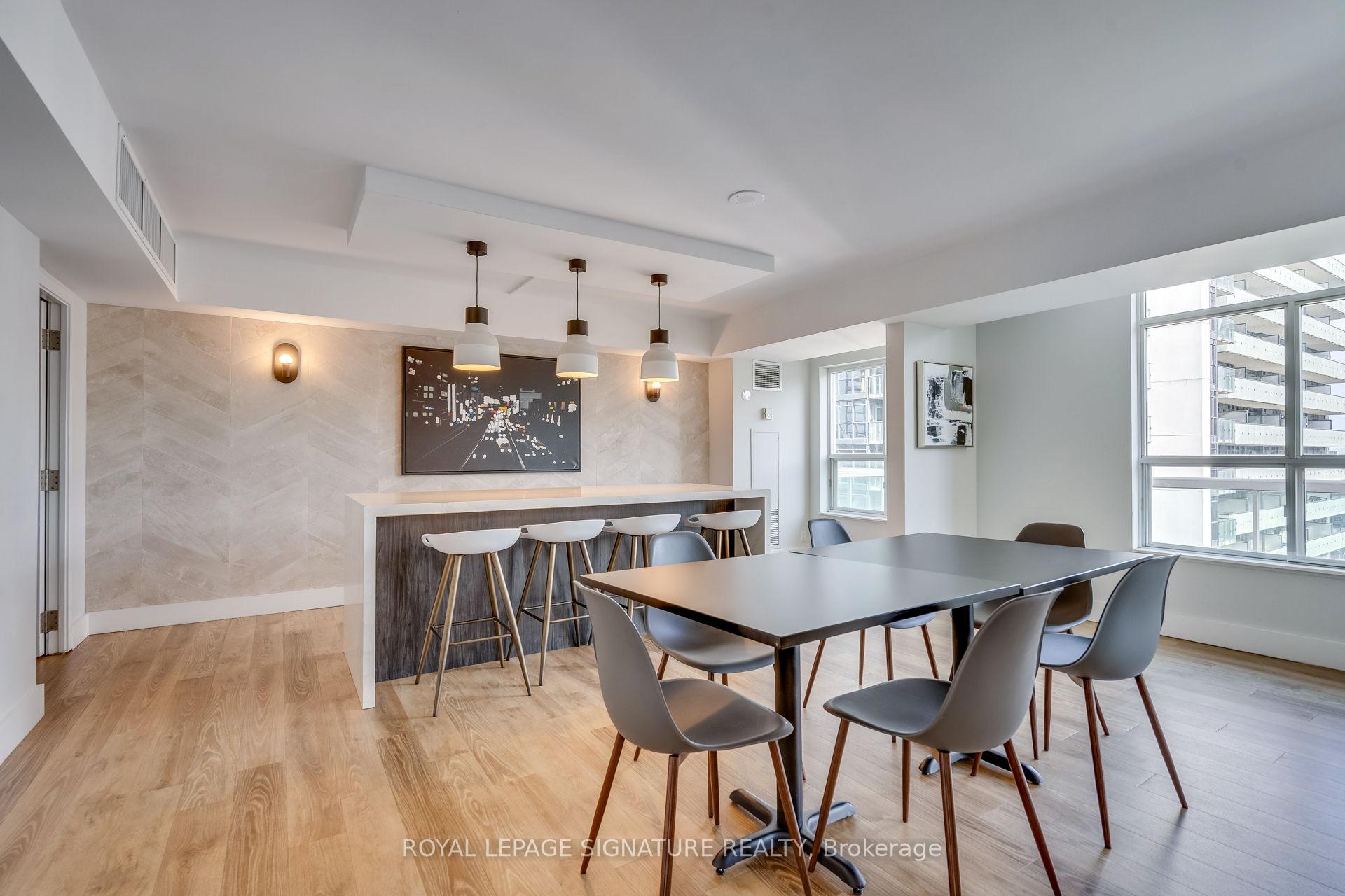 2 Bedrooms Condo at 323 Richmond, Toronto For sale