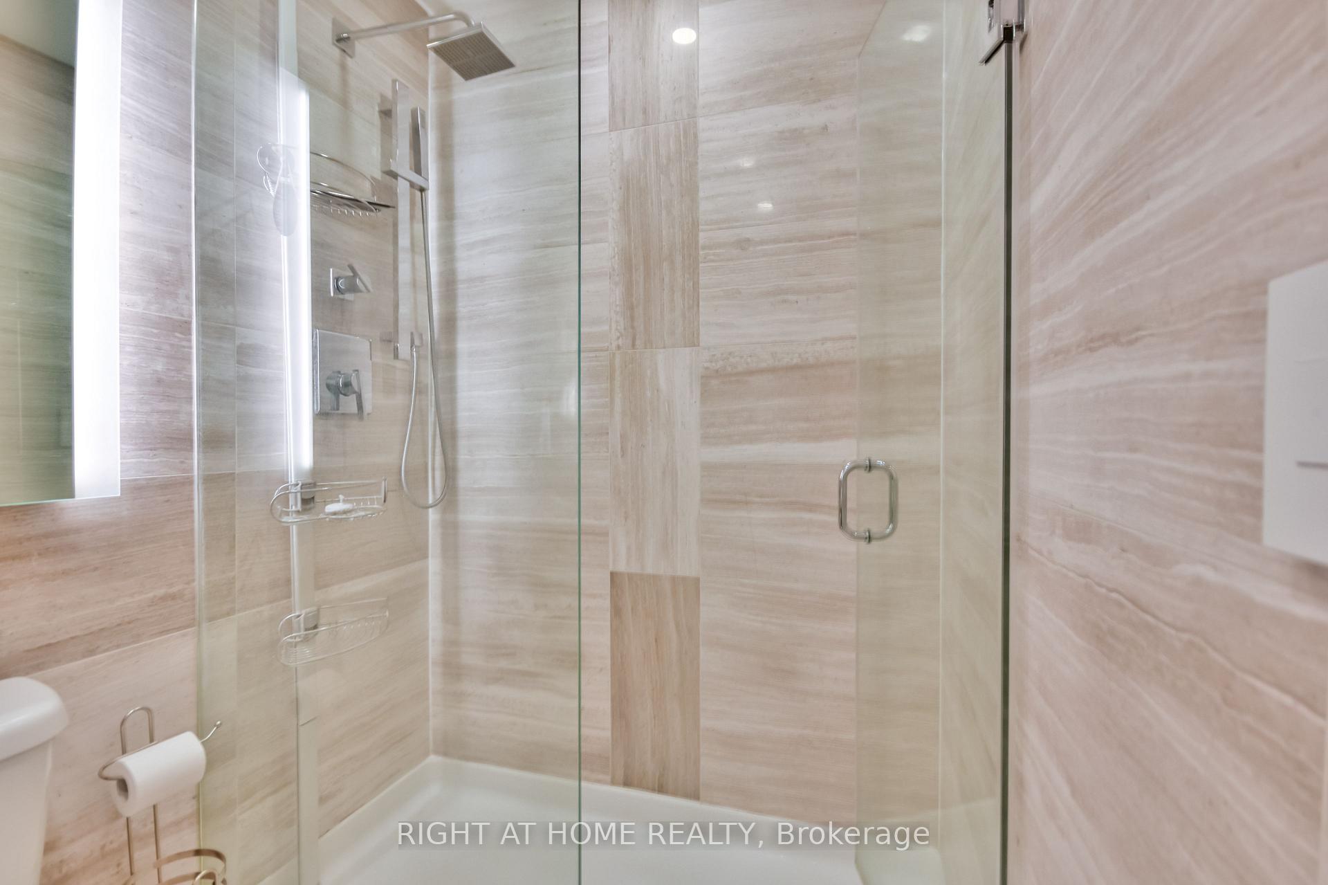 3 Bedrooms Condo at 5230 Dundas, Burlington For sale
