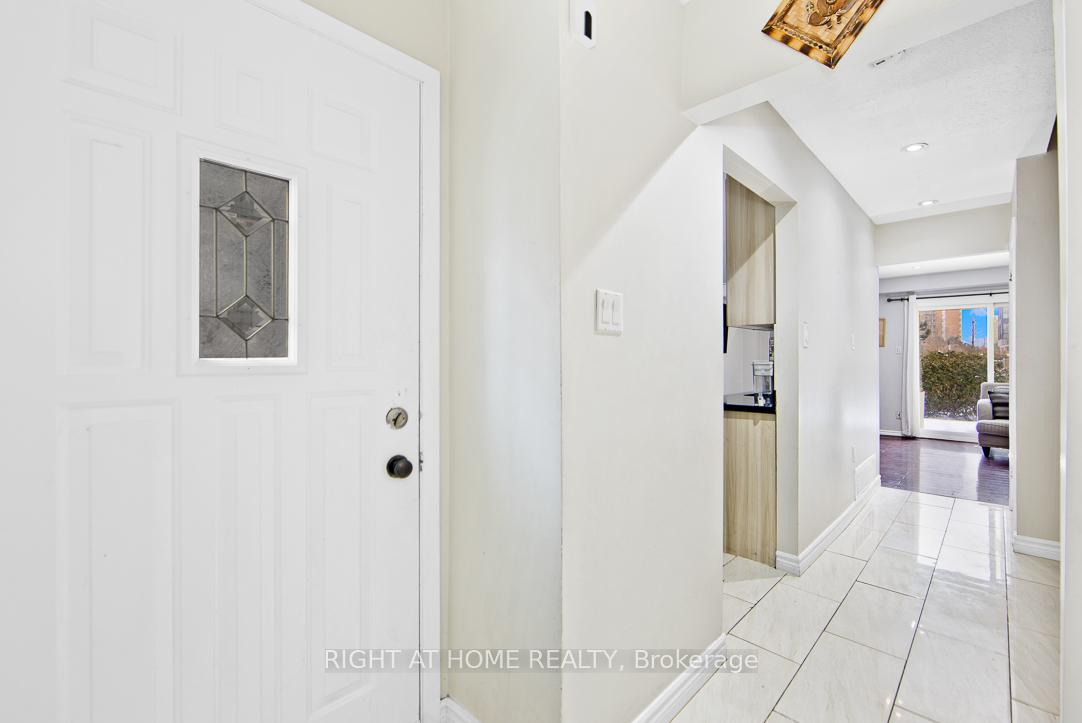 3 Bedrooms Condo at 50 Silver Bell,  Toronto For sale