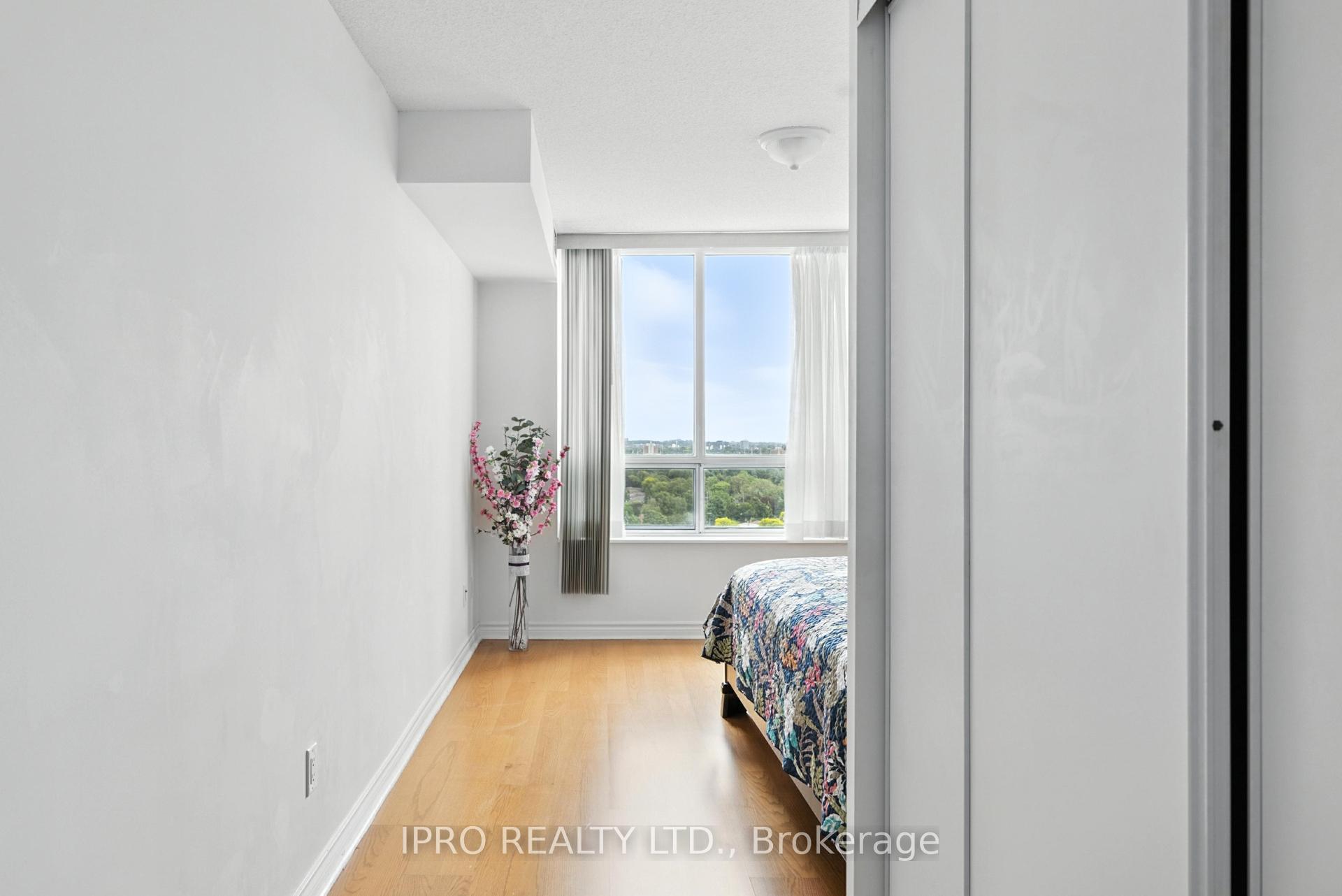 3 Bedrooms Condo at 61 Town Centre, Toronto For sale