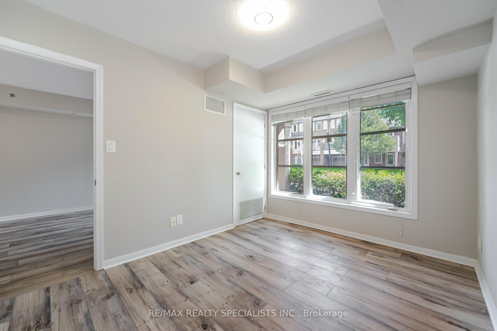 2 Bedrooms Condo at 3070 Rotary, Burlington For sale