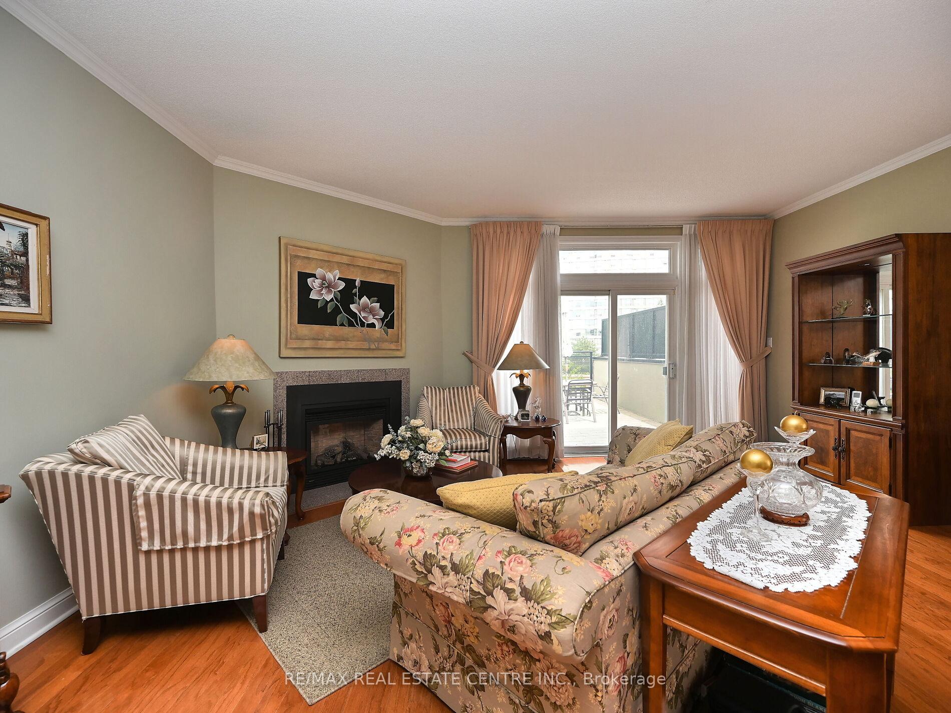 3 Bedrooms Condo at 3587 Kariya, Mississauga For sale