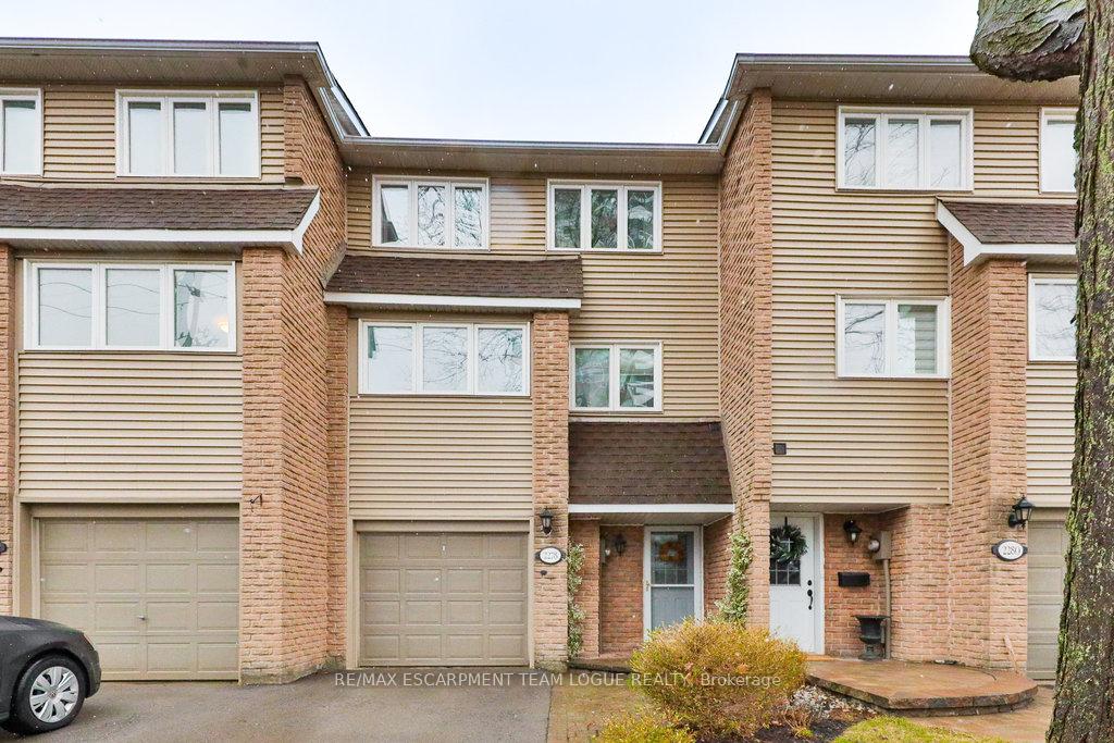 3 Bedrooms Condo at 2278 Marine,  Oakville For sale