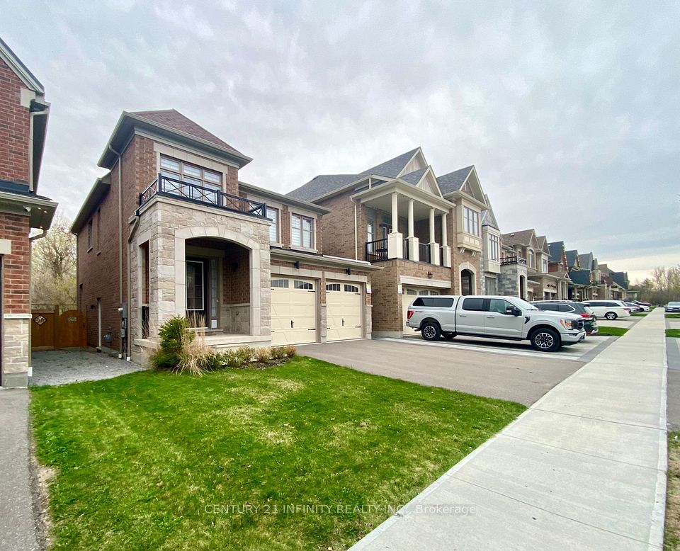 4 Torbay Street, Whitby, ON L1P 0C2