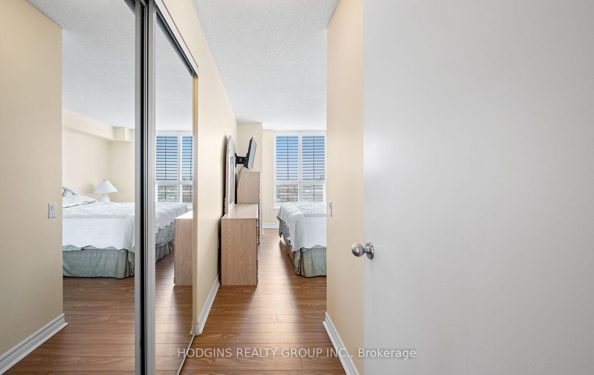 1 Bedroom Condo at 21 Overlea, Toronto For sale
