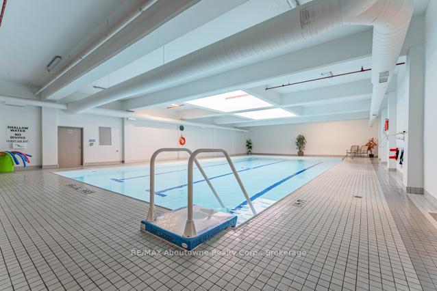 2 Bedrooms Condo at 5080 Pinedale, Burlington For sale