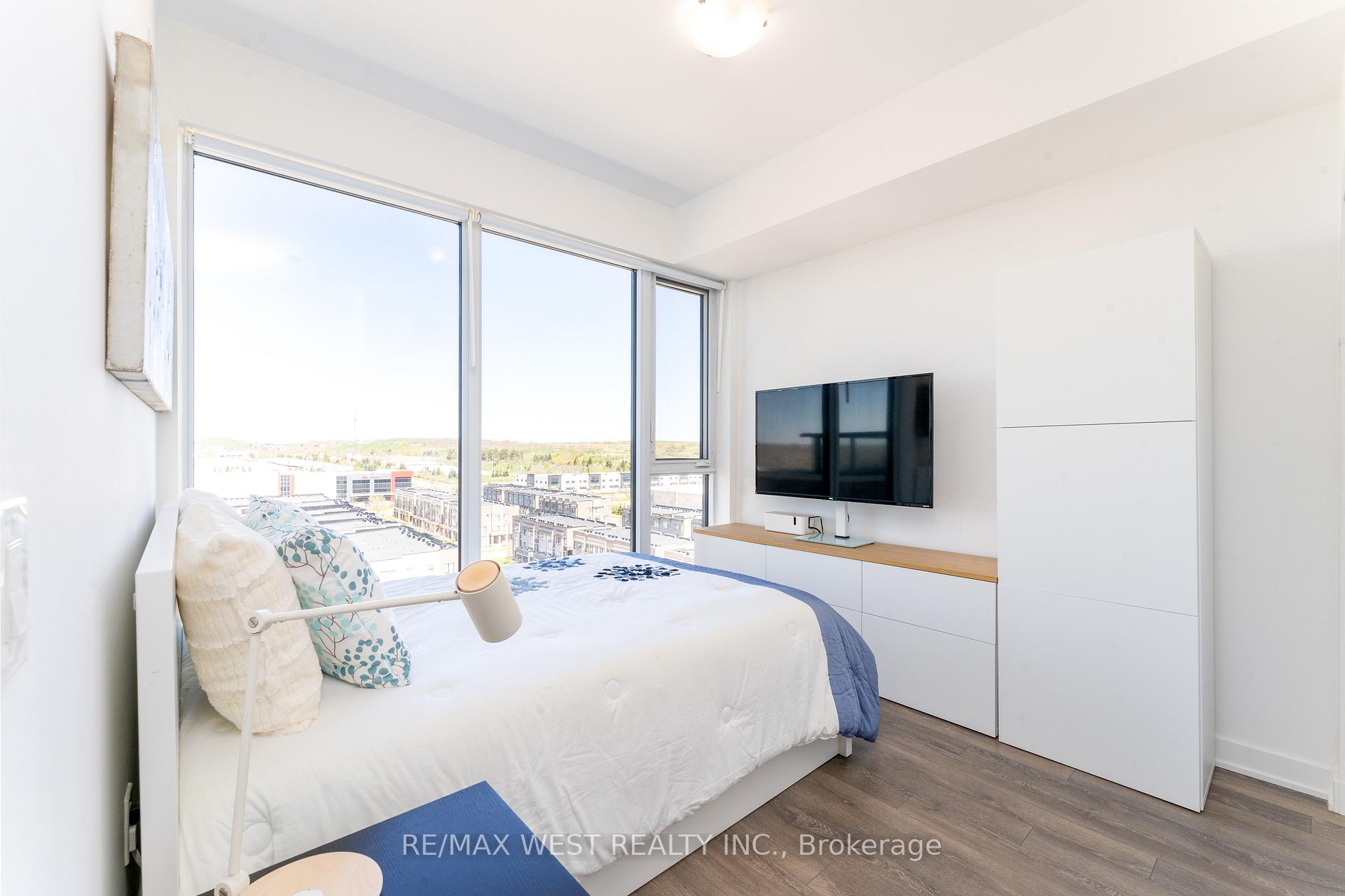 1 Bedroom Condo at 100 Eagle Rock, Vaughan For sale