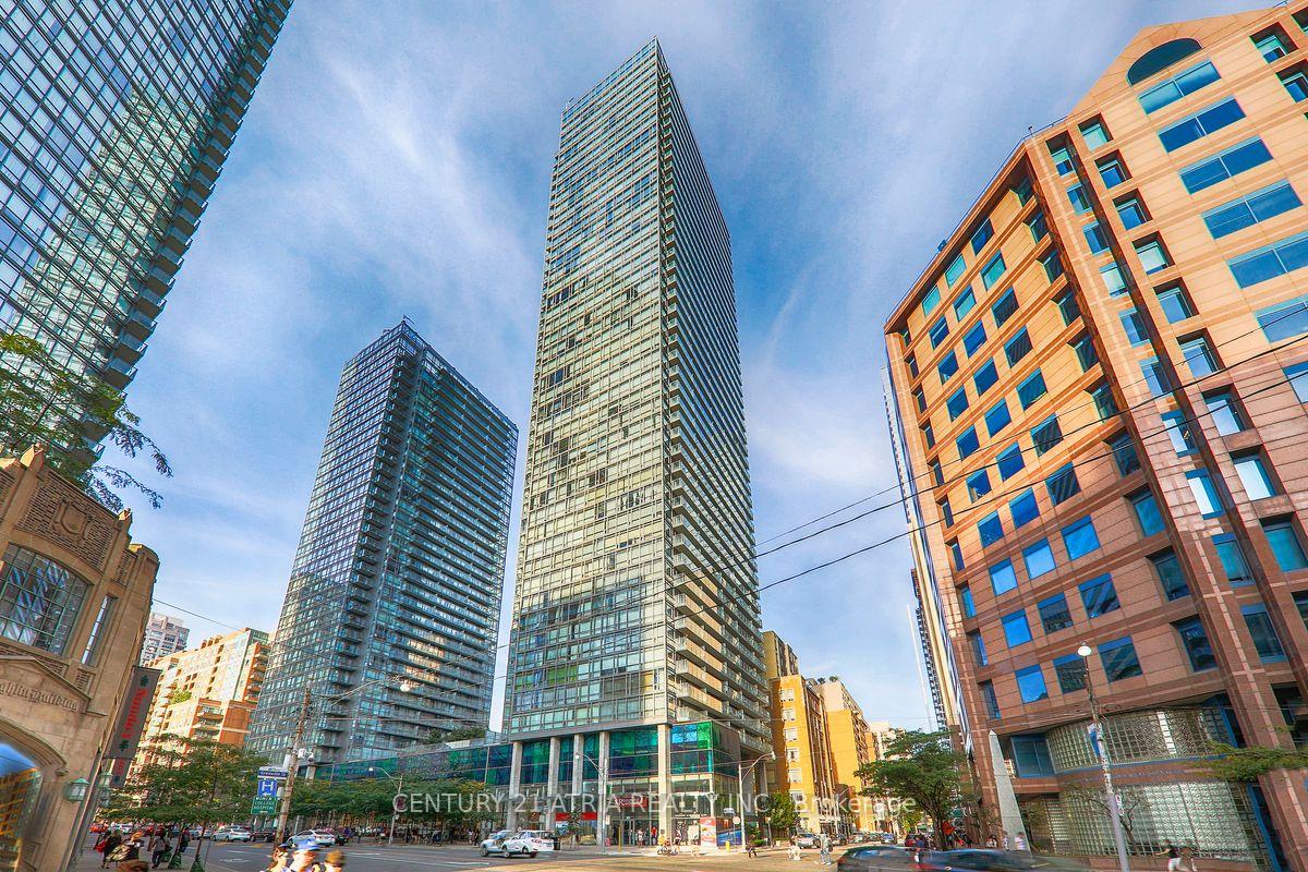 2 Bedrooms Condo at 37 Grosvenor,  Toronto For sale
