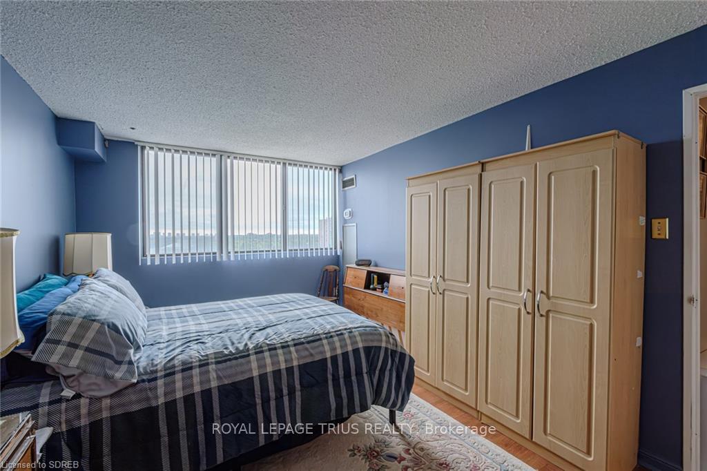 2 Bedrooms Condo at 6500 Montevideo,  Mississauga For sale