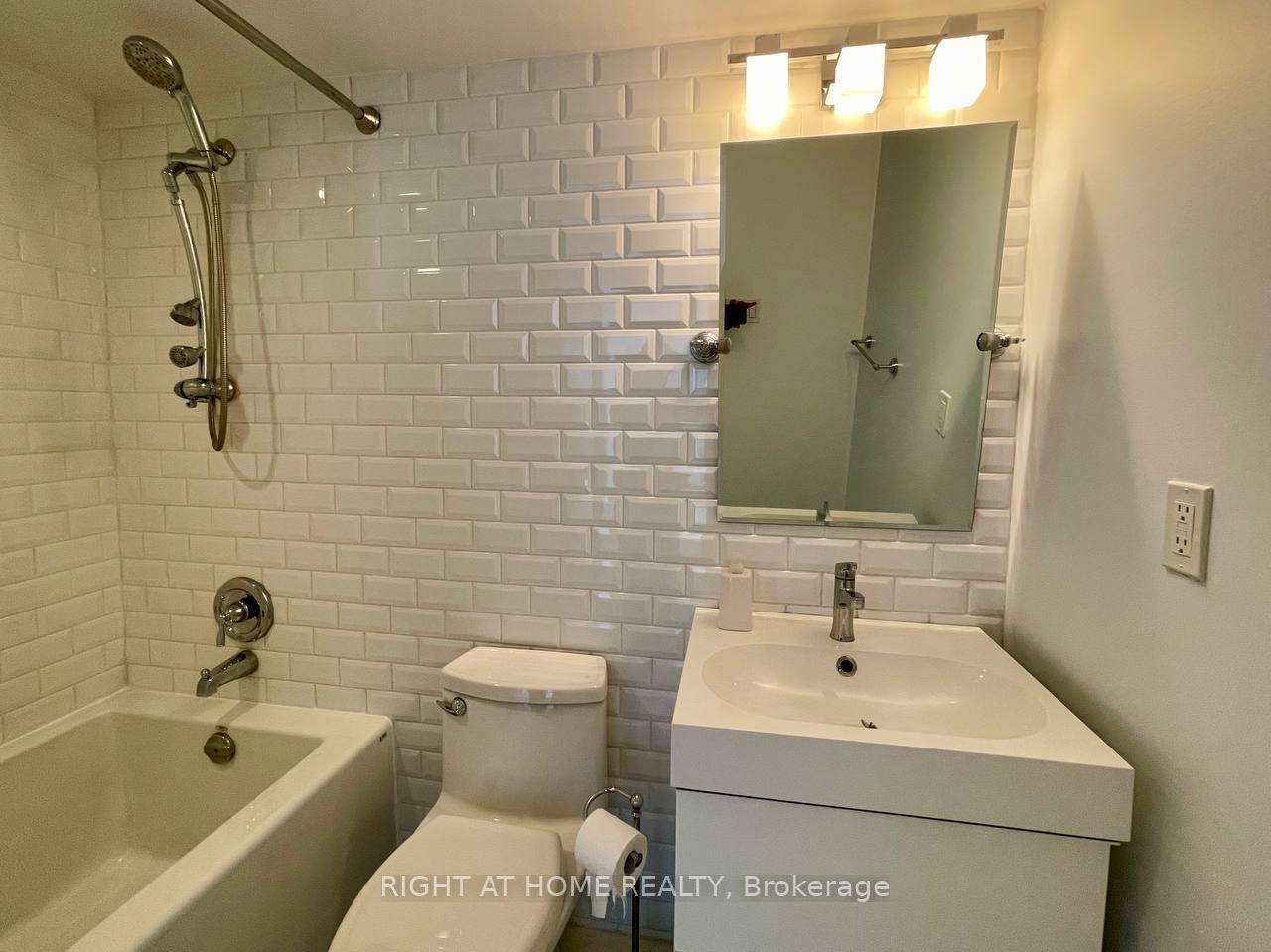 2 Bedrooms Condo at 1001 Bay, Toronto For sale