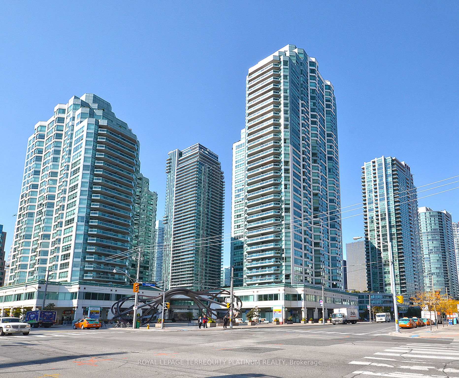 2 Bedrooms Condo at 10 Yonge, Toronto For sale