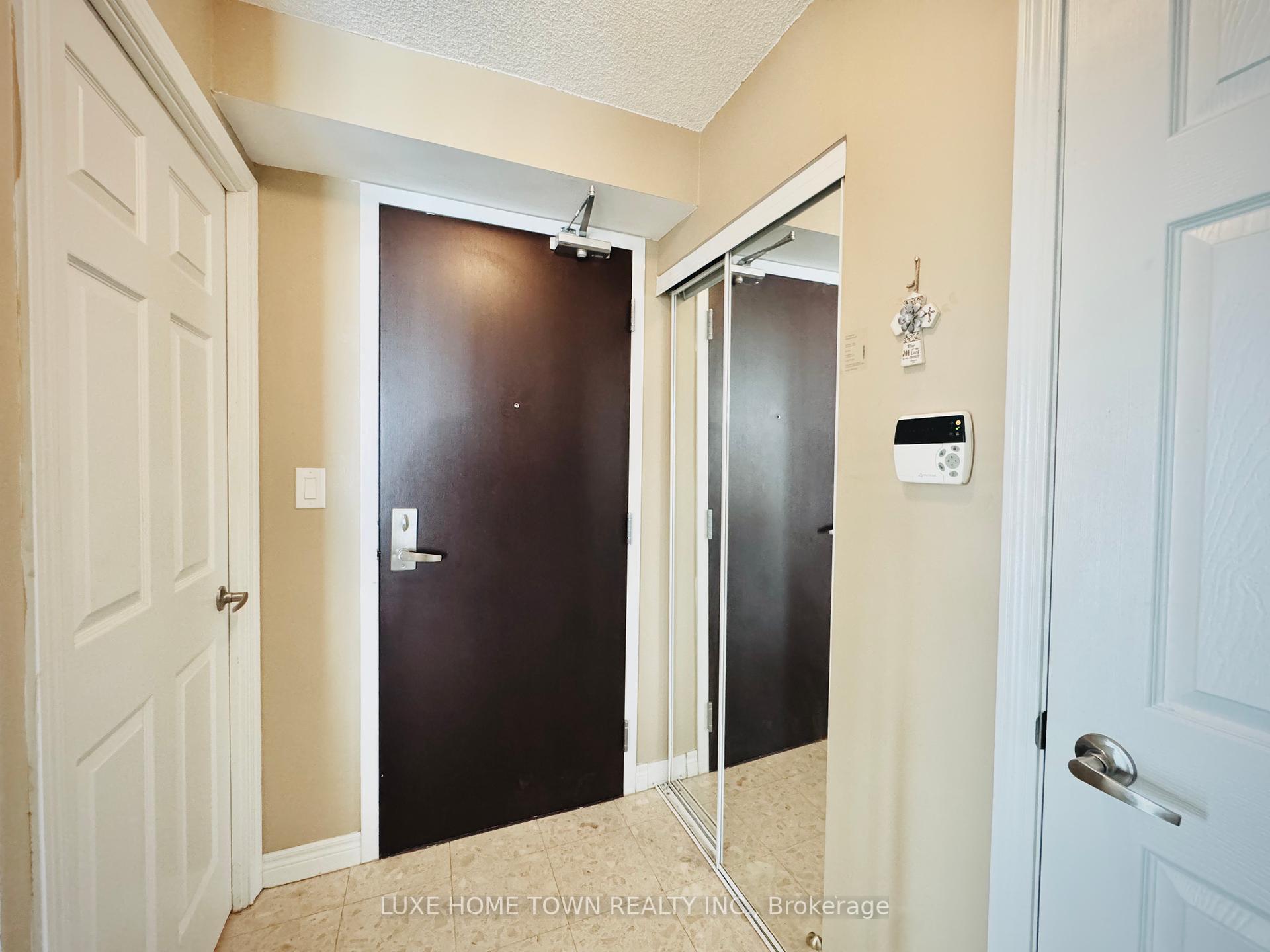 2 Bedrooms Condo at 208 Enfield, Mississauga For sale