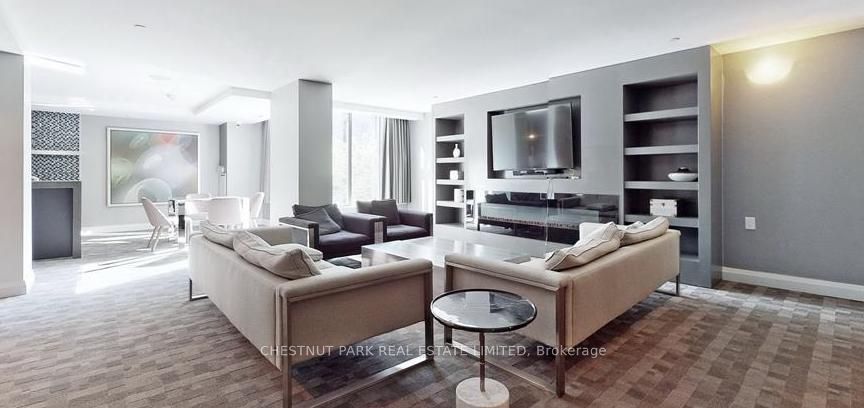 525 Adelaide Street W, #701