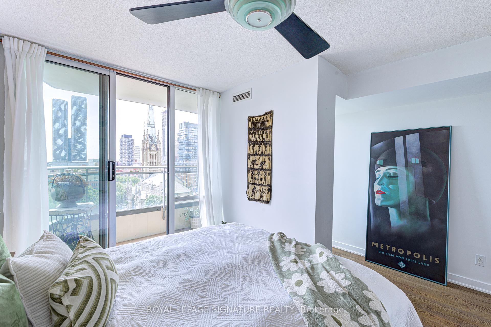 2 Bedrooms Condo at 77 Lombard, Toronto For sale