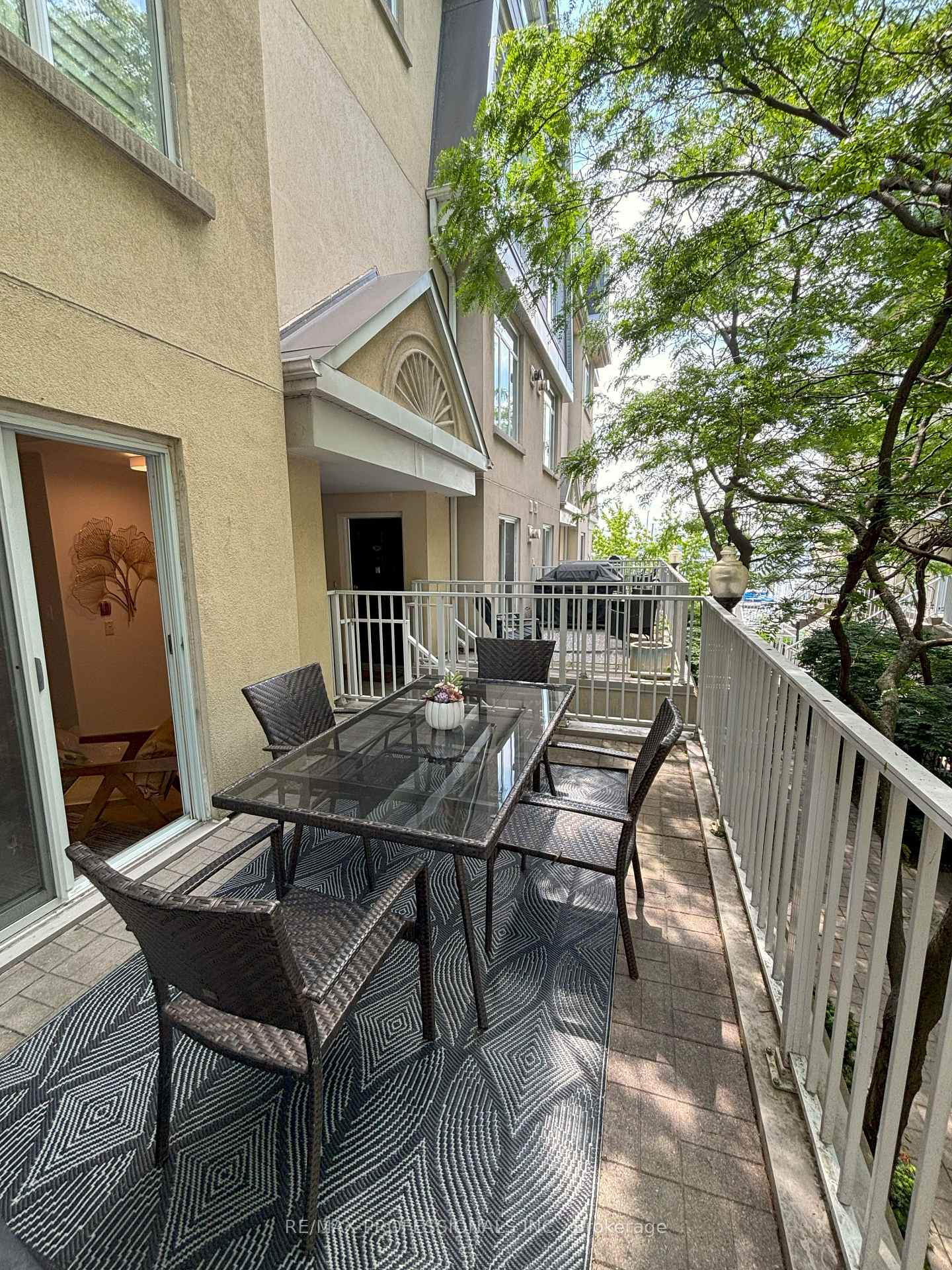 2 Bedrooms Condo at 36 Stadium, Toronto For sale