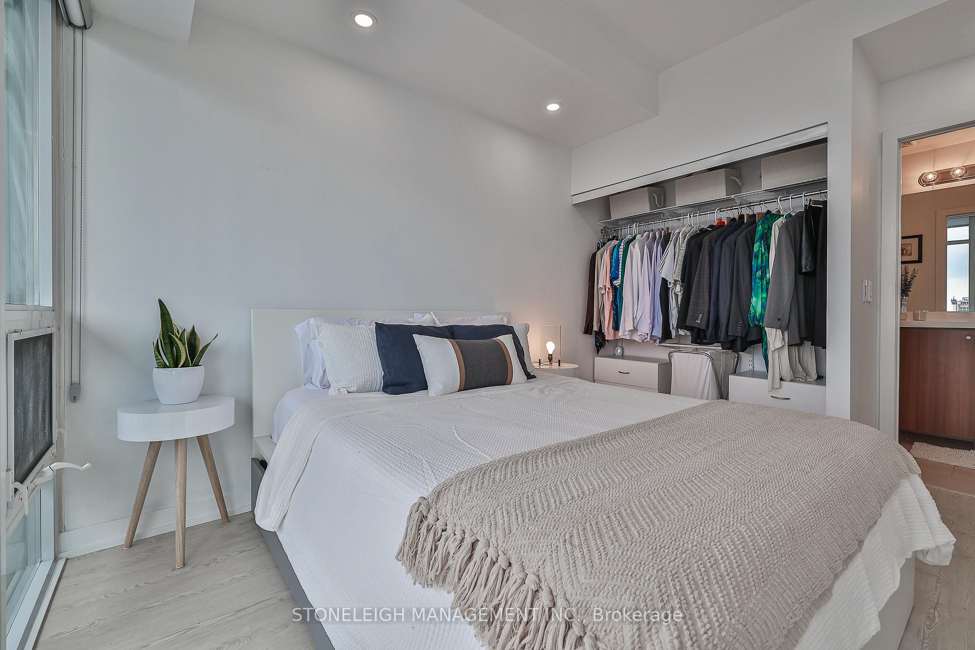 2 Bedrooms Condo at 105 George,  Toronto For sale