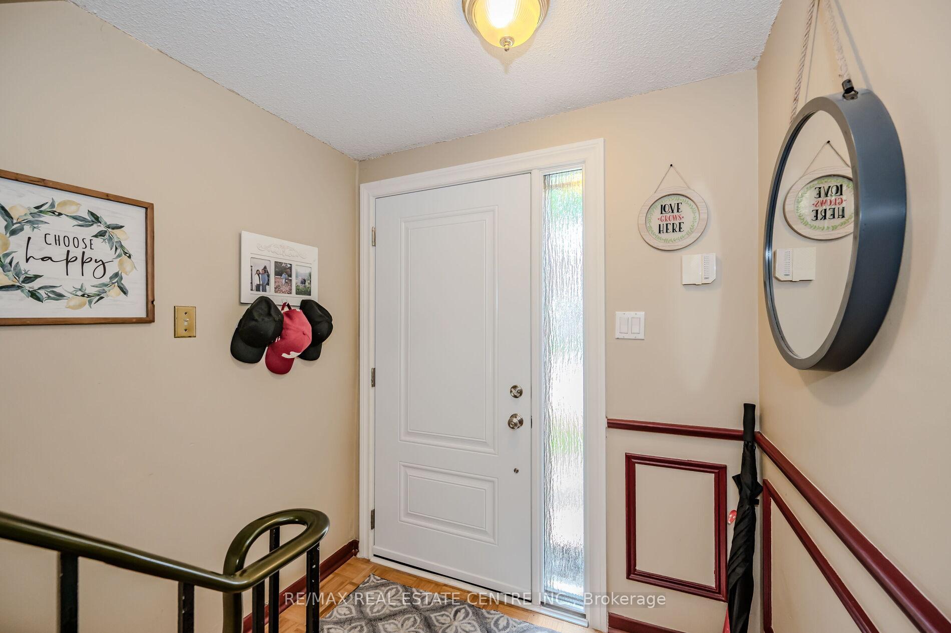 3 Bedrooms Condo at 7080 Copenhagen, Mississauga For sale