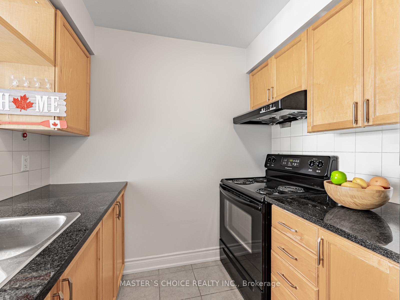 2 Bedrooms Condo at 70 Town Centre, Toronto For sale