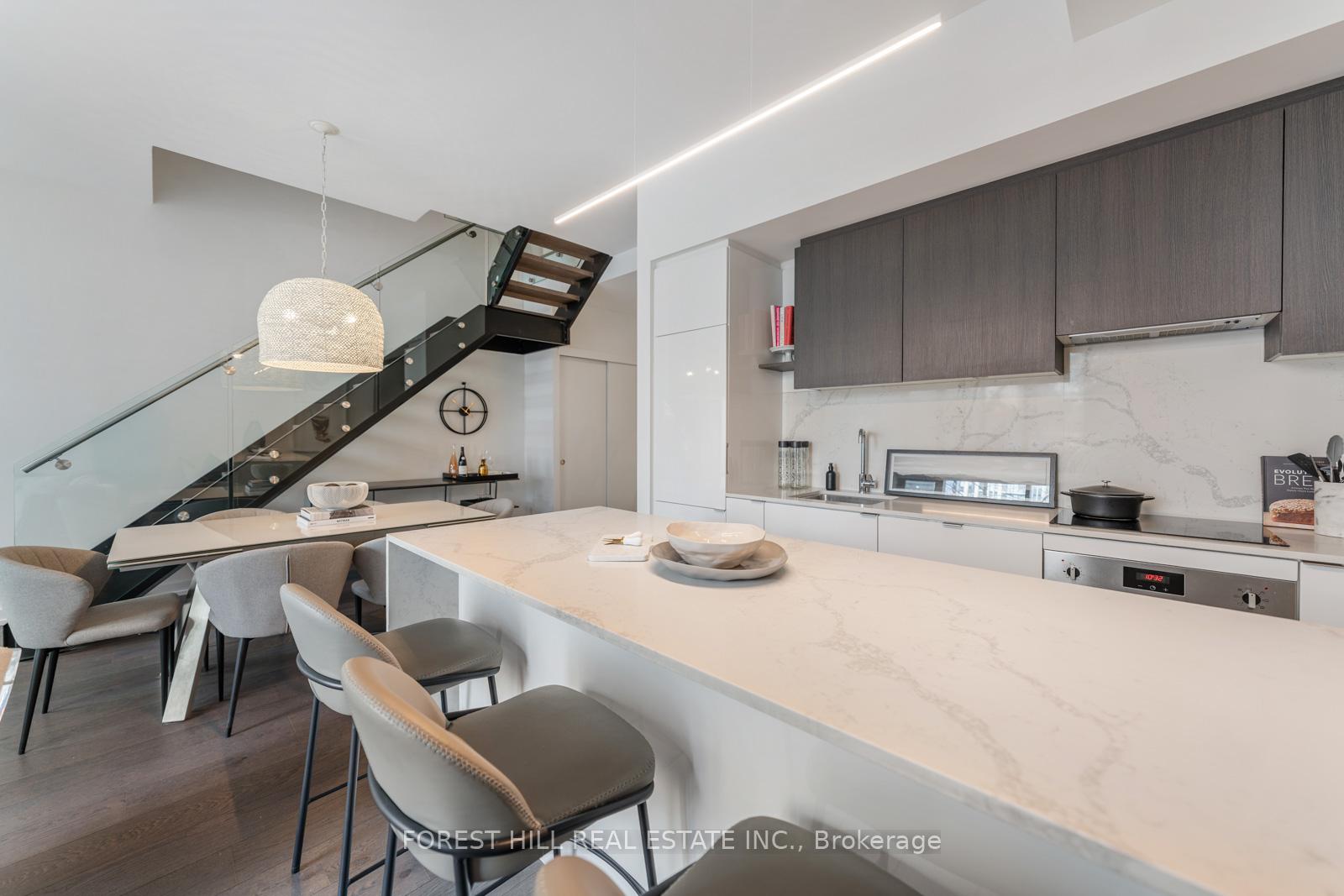 2 Bedrooms Condo at 161 Roehampton, Toronto For sale