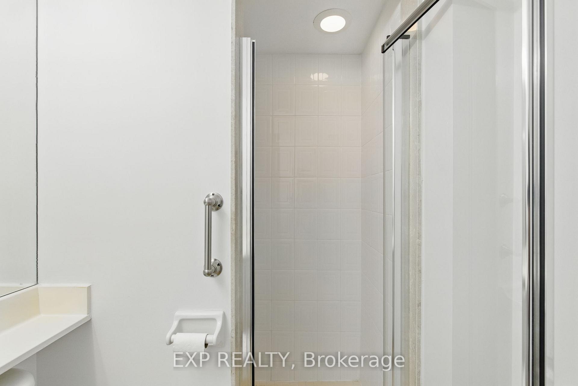 2 Bedrooms Condo at 18 Stafford, Toronto For sale