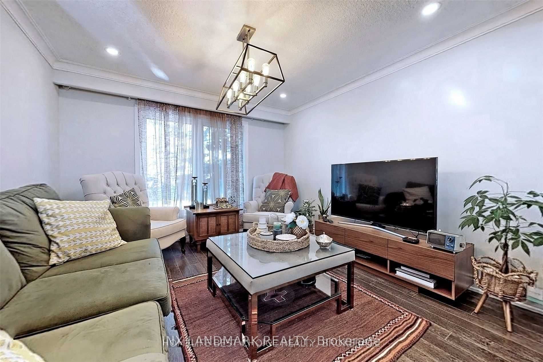 32 Kirk Drive, Markham, ON L3T 3L1
