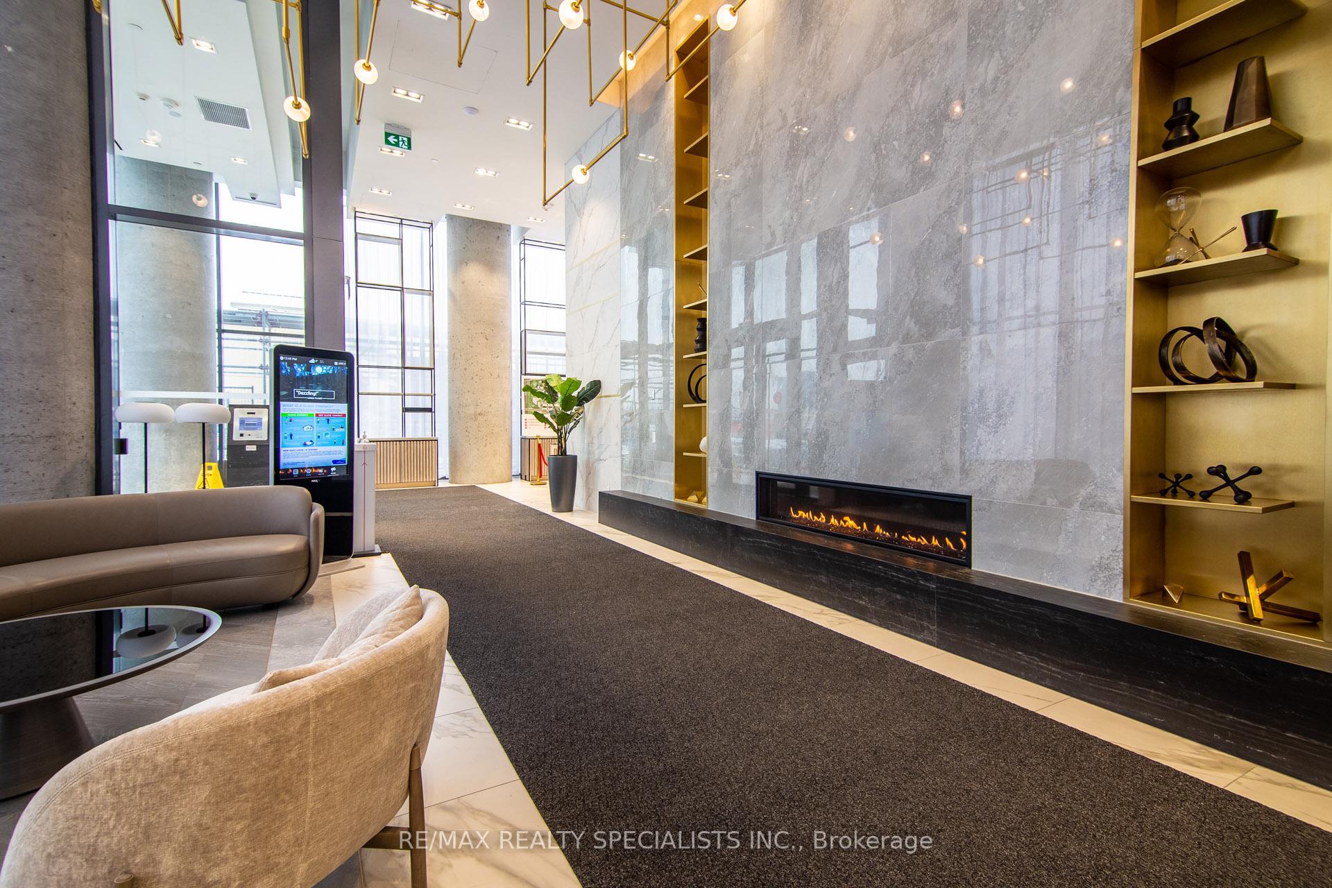 2 Bedrooms Condo at 5 BUTTERMILL, Vaughan For sale