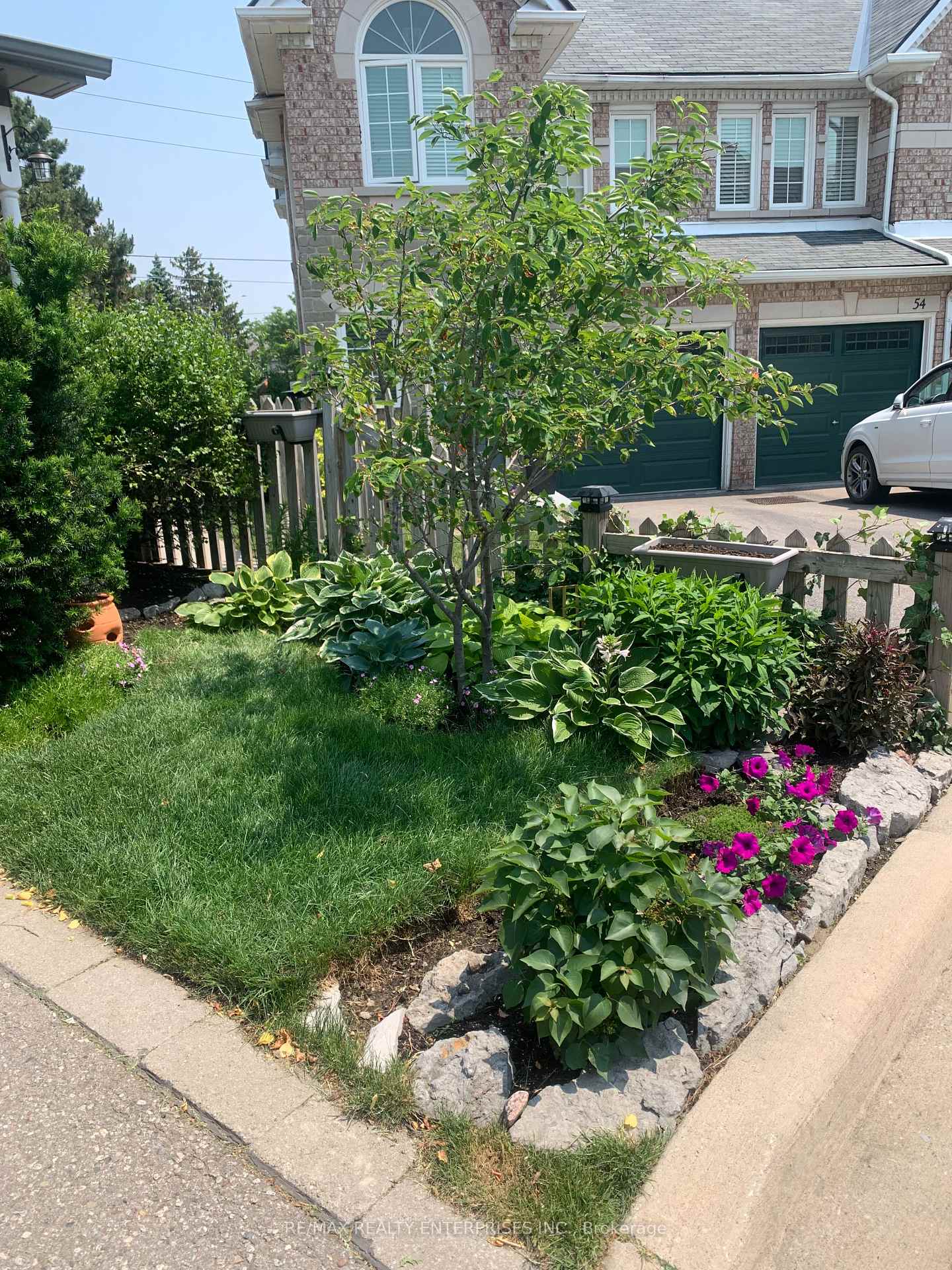 3 Bedrooms Condo at 455 Apache, Mississauga For sale