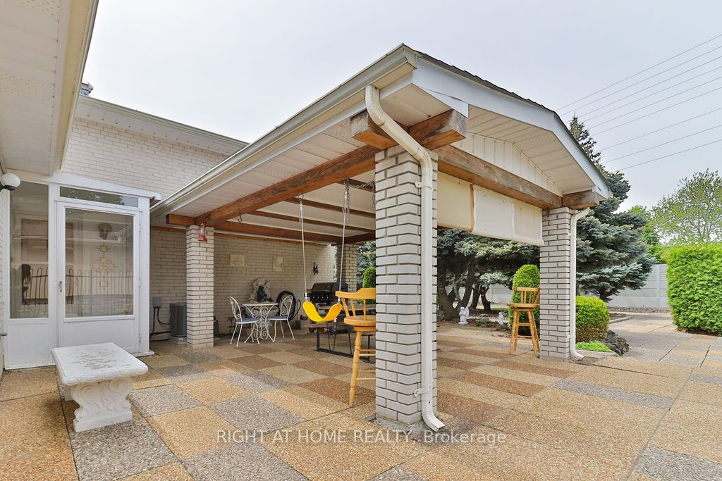 2765 Bushland Crescent