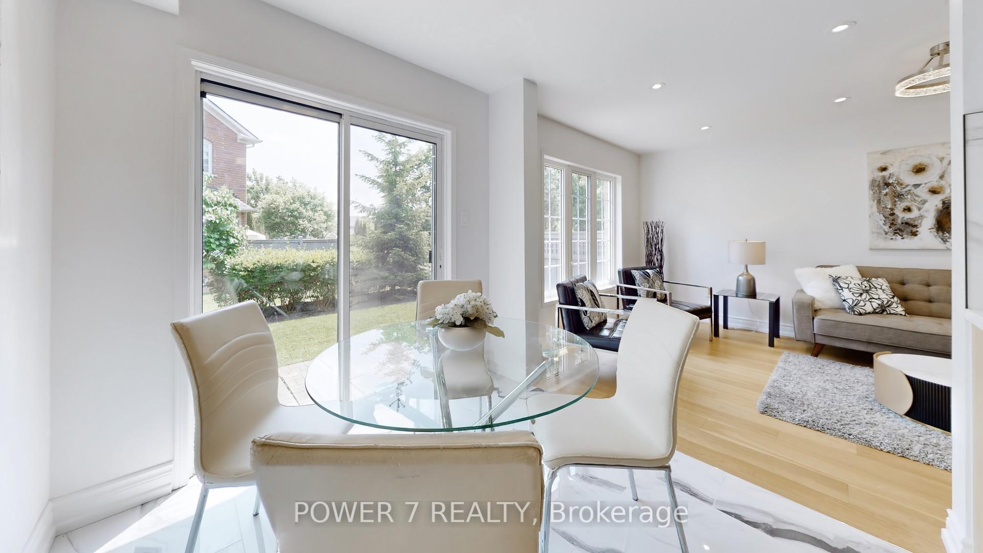 3 Bedrooms Condo at 2665 Thomas, Mississauga For sale