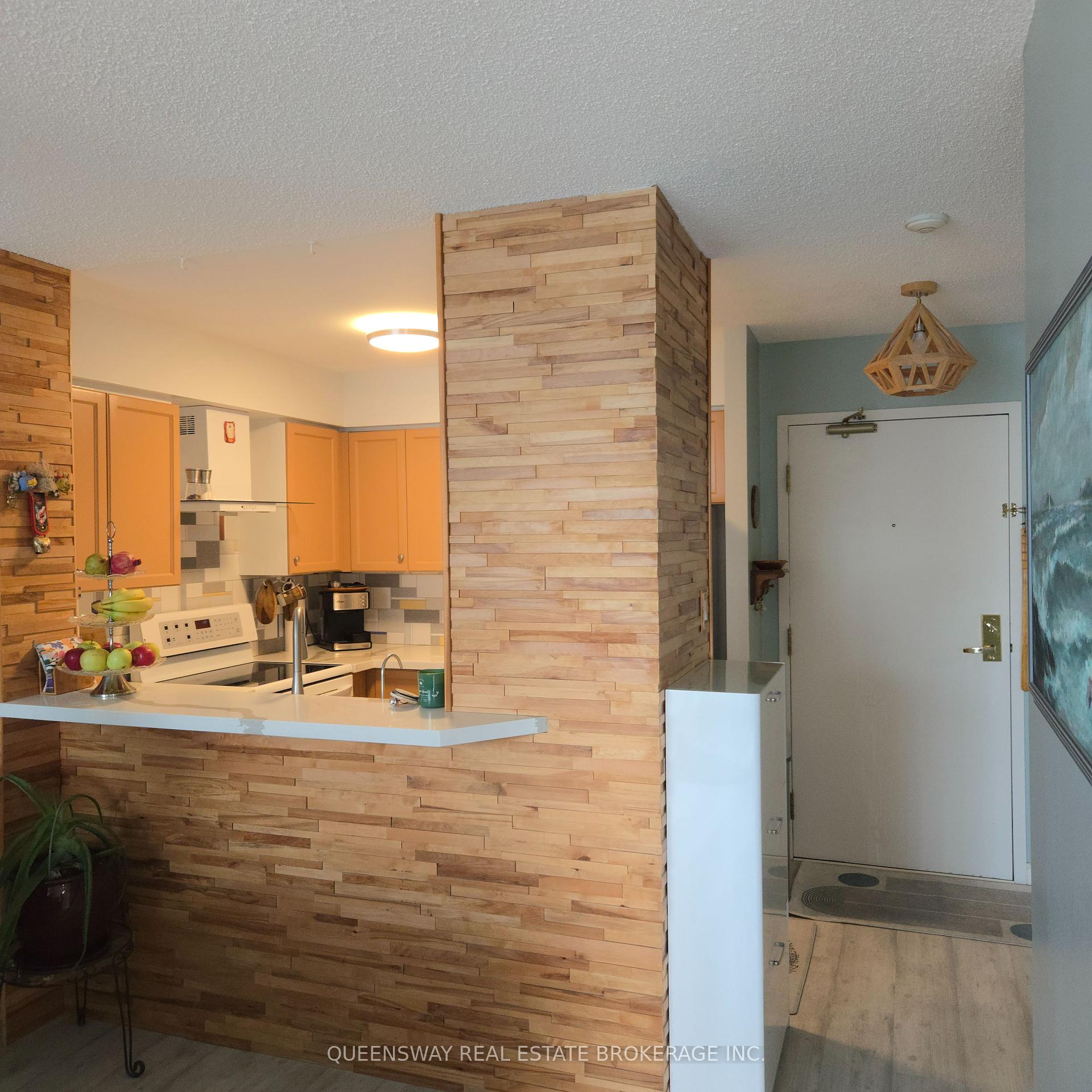 2 Bedrooms Condo at 1 Emerald, Vaughan For sale