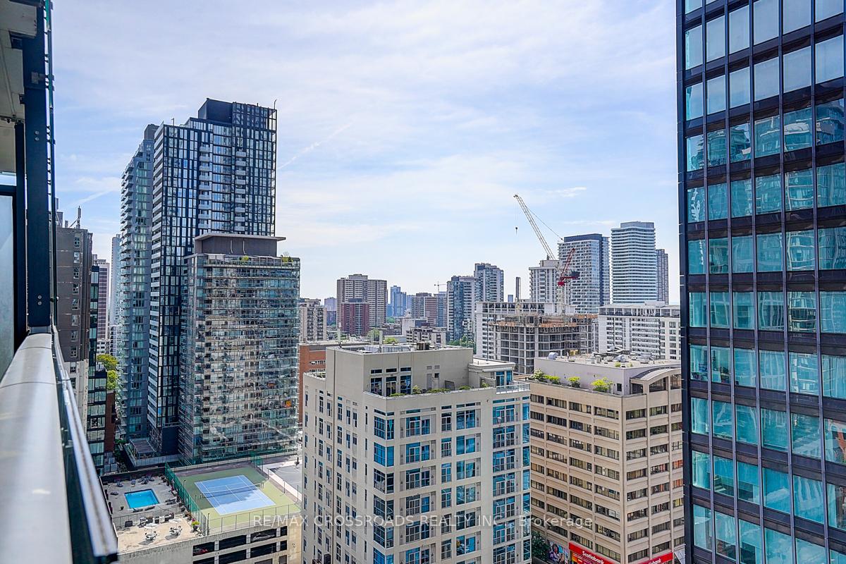 2 Bedrooms Condo at 5 St Joseph, Toronto For sale
