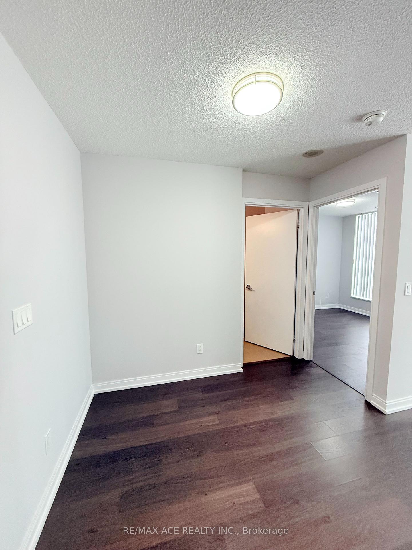 1 Bedroom Condo at 255 Village Green, Toronto For sale
