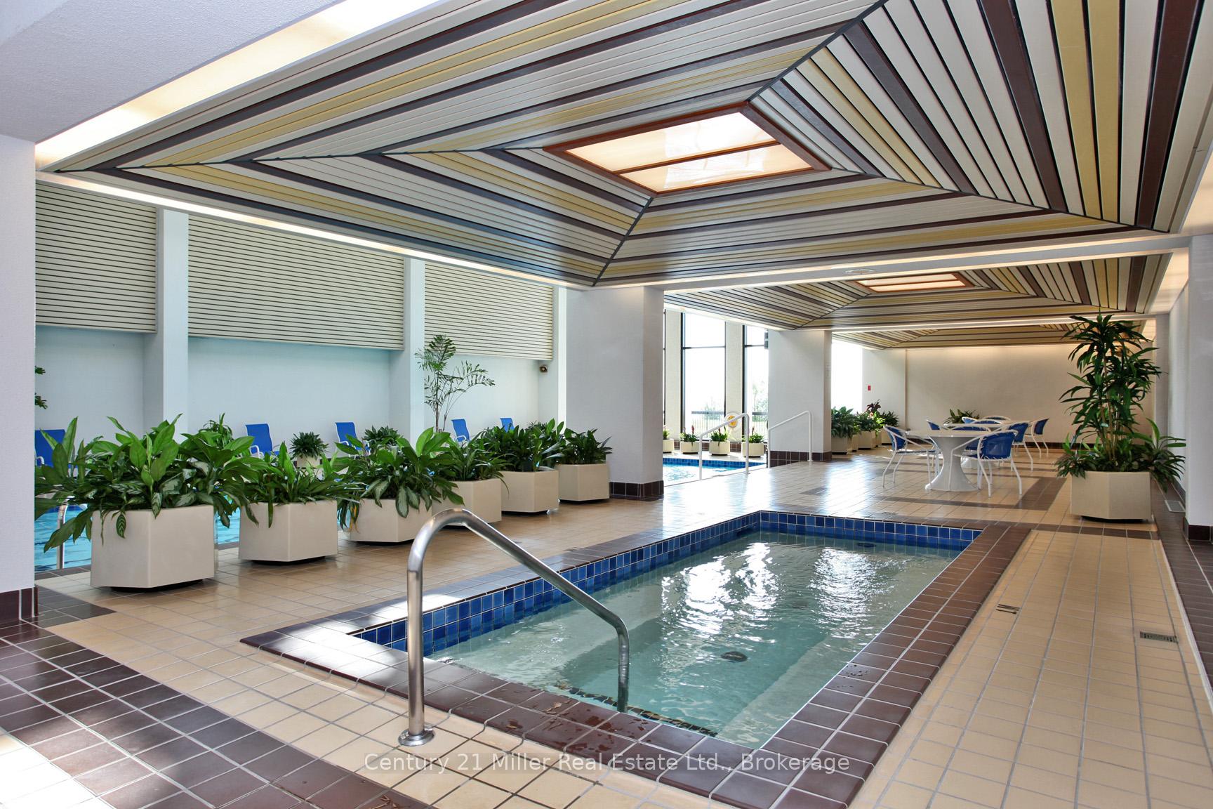 2 Bedrooms Condo at 2180 Marine, Oakville For sale