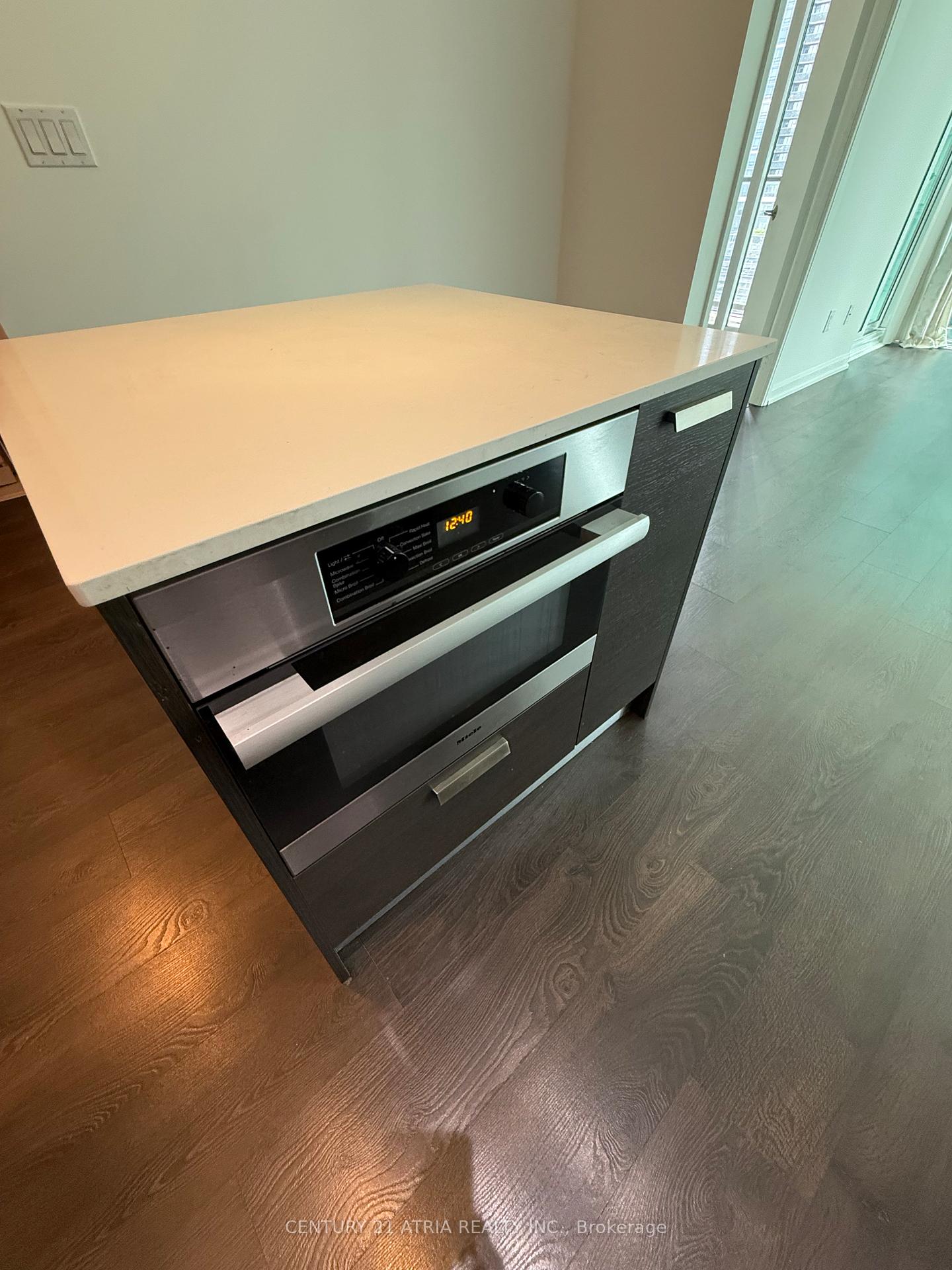 2 Bedrooms Condo at 11 Bogert, Toronto For sale