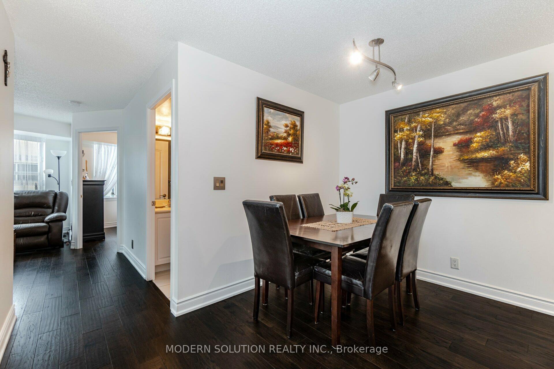 2 Bedrooms Condo at 1 Elm, Mississauga For sale