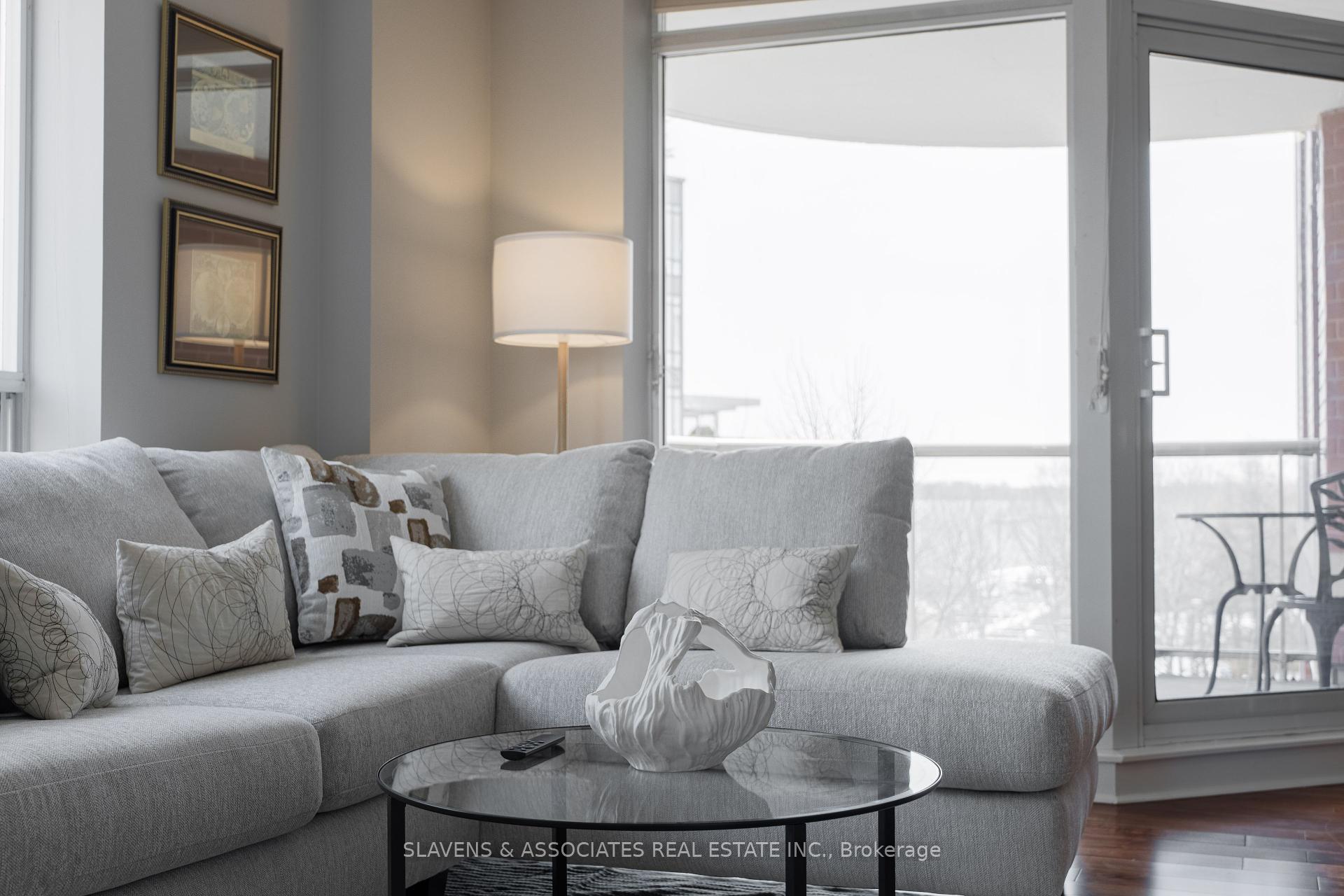 2 Bedrooms Condo at 550 Queens,  Toronto For sale