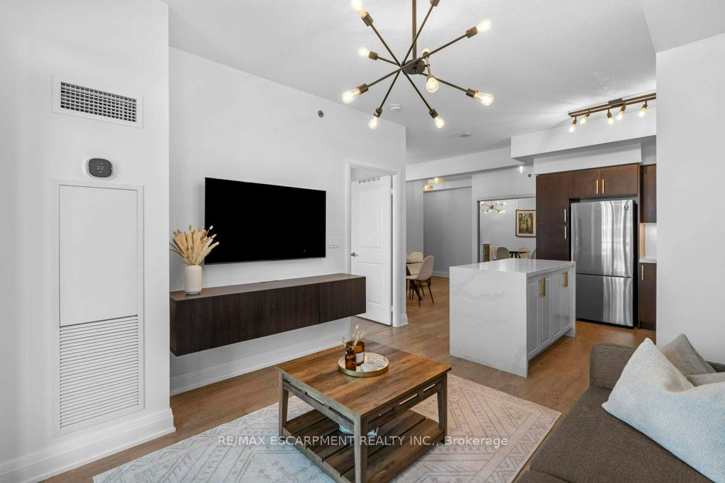 2 Bedrooms Condo at 55 Speers, Oakville For sale