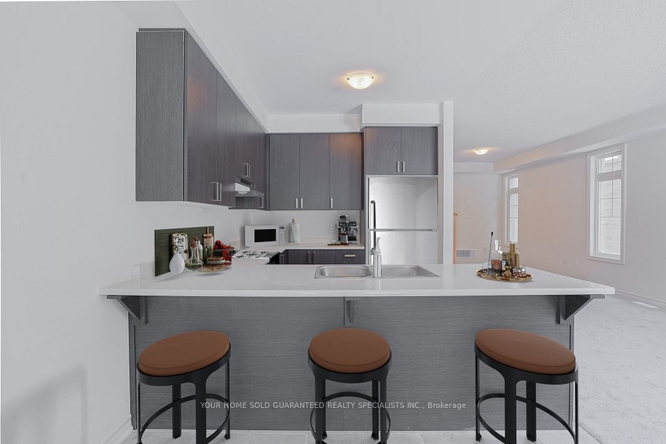 11 Sassafras Road, Springwater, ON L0L 1Y3