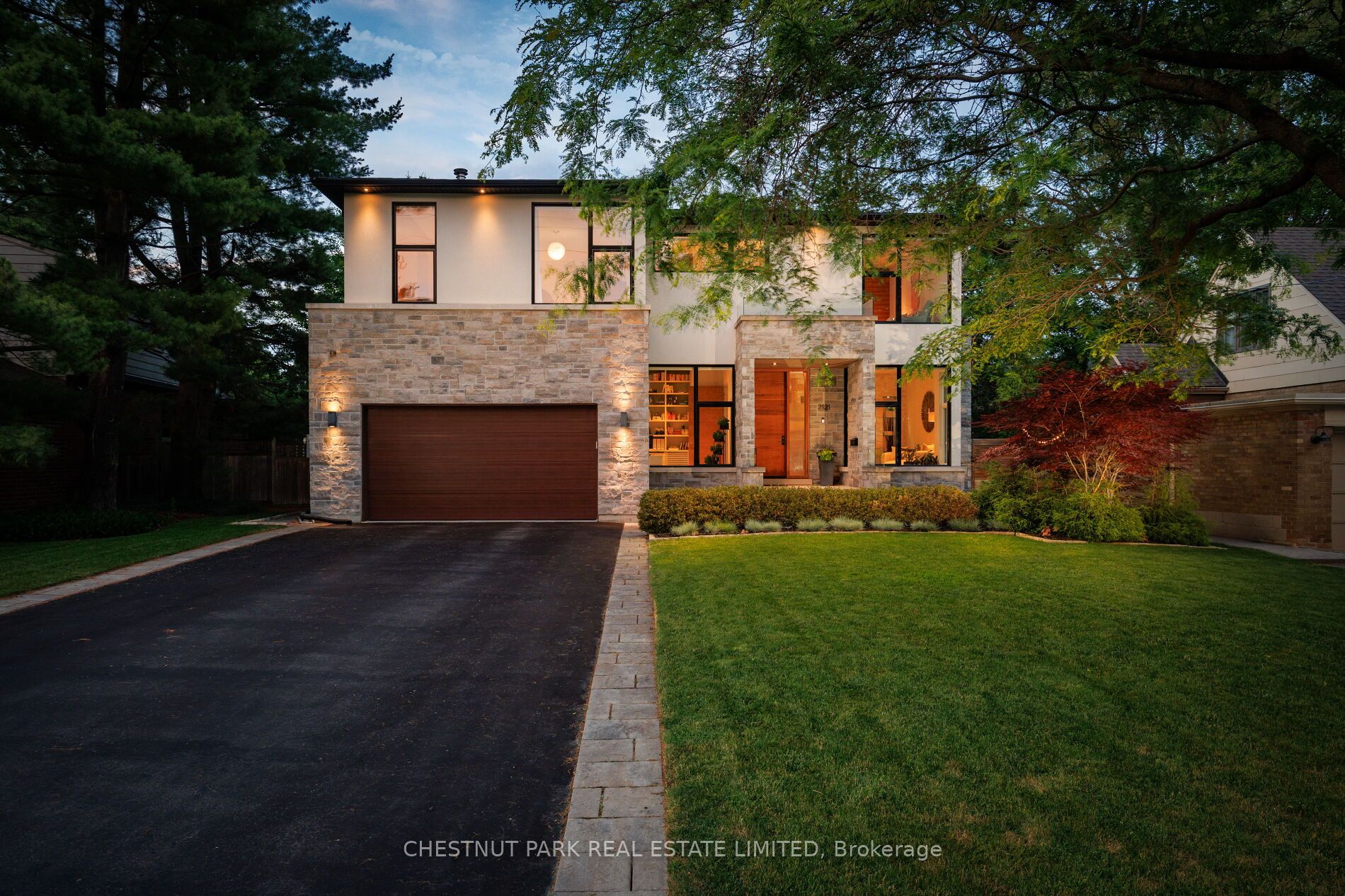 2121 Harvest Drive, Mississauga, ON L4Y 1T7