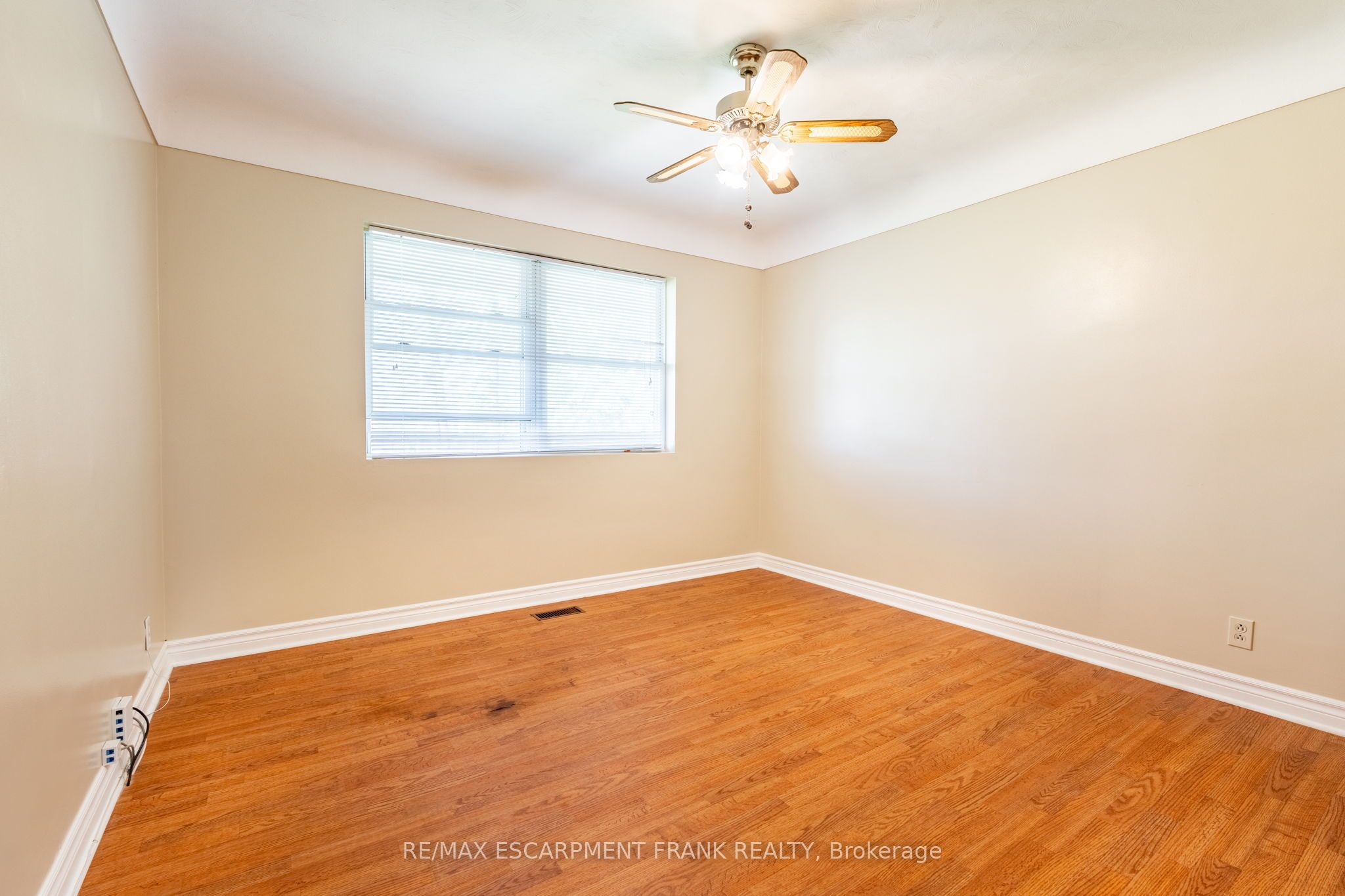 699 RYMAL Road W, Hamilton Gurnett