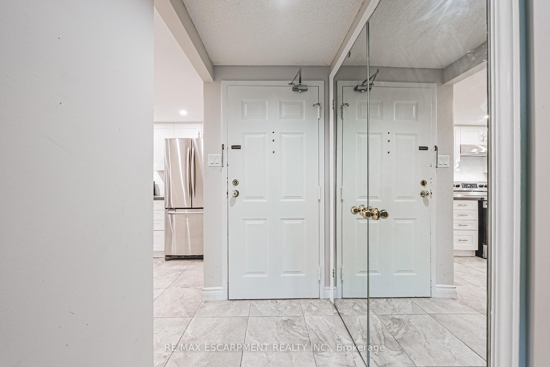 3 Bedrooms Condo at 150 WILSON, Hamilton For sale