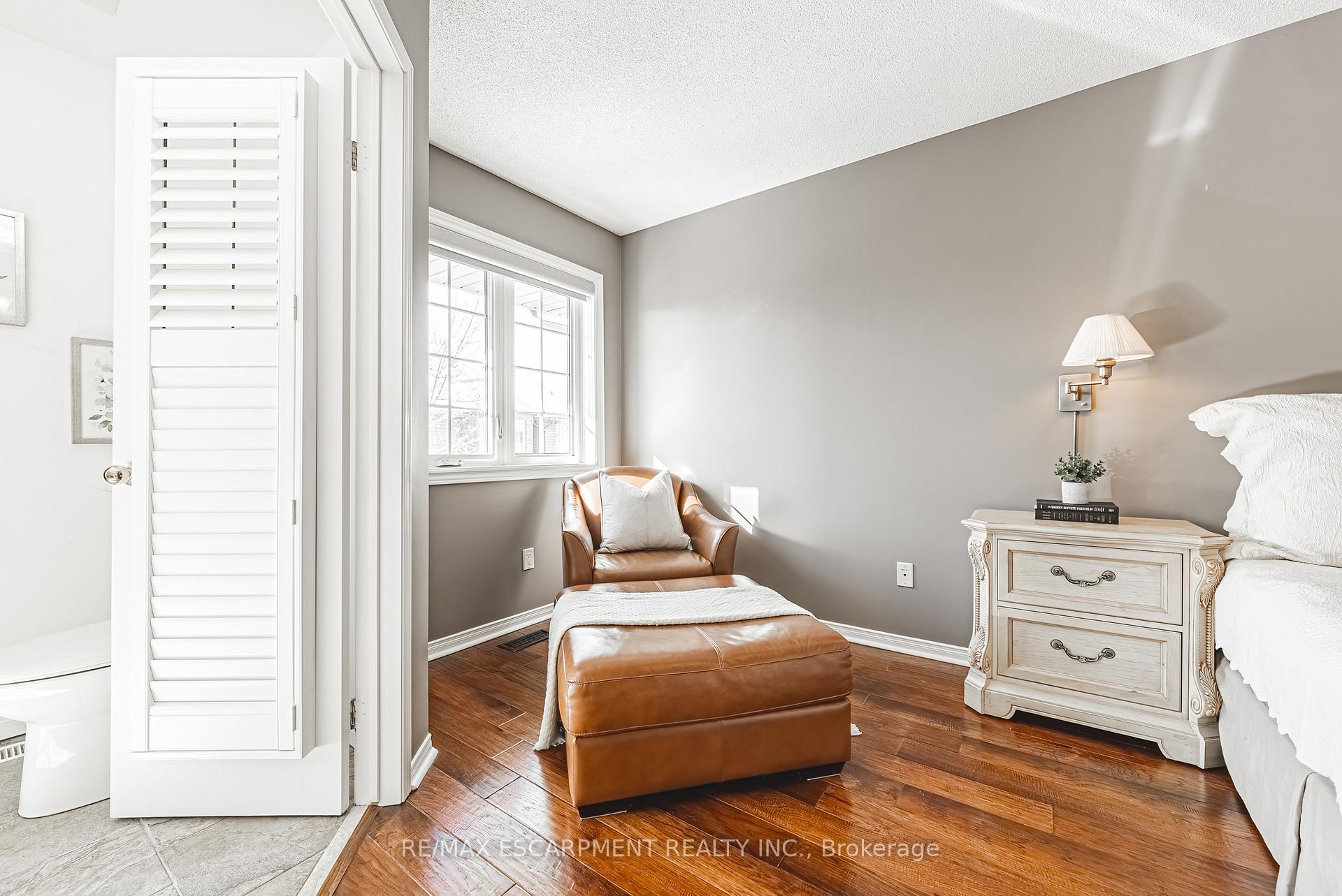 3 Bedrooms Condo at 3333 New,  Burlington For sale