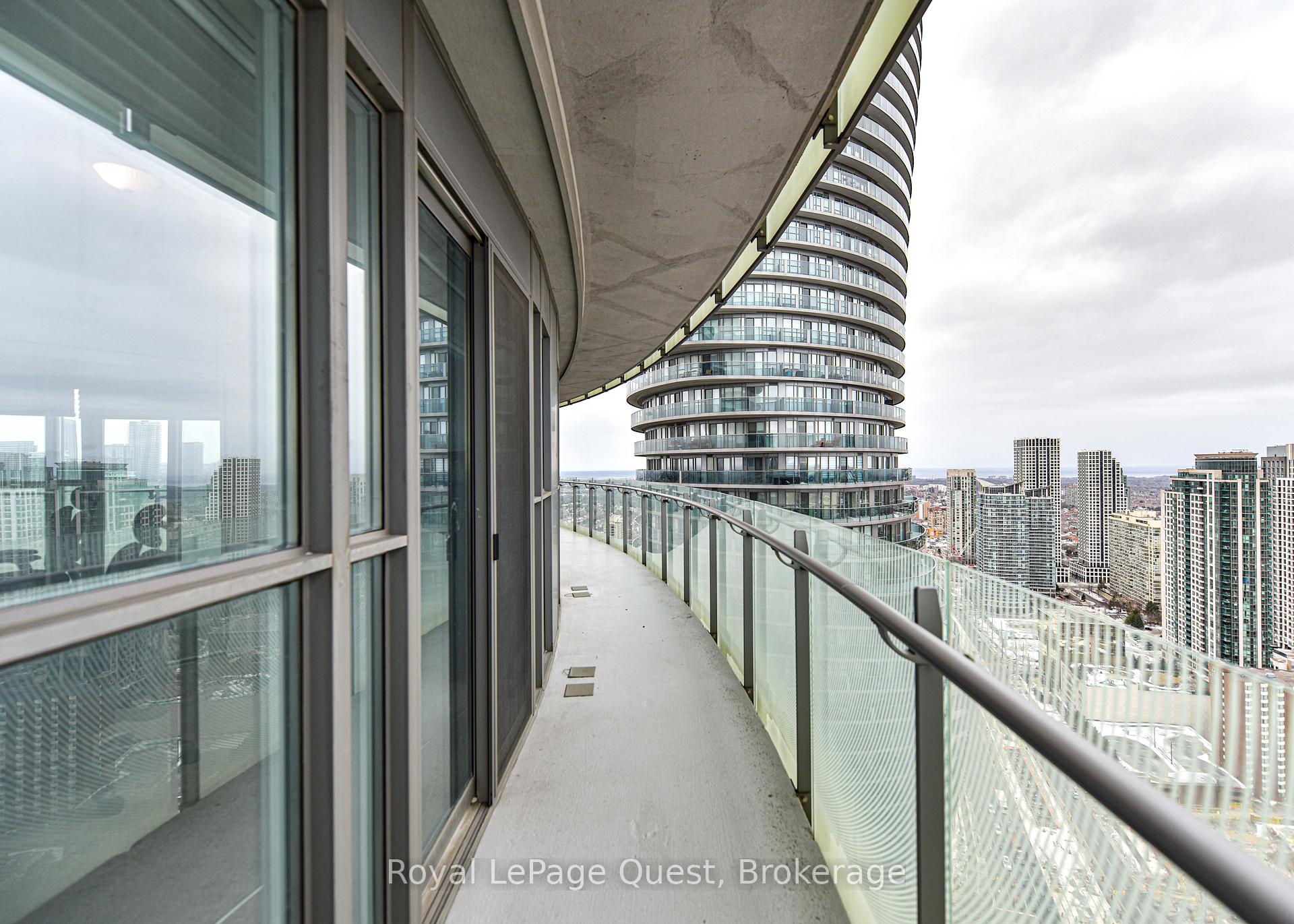 2 Bedrooms Condo at 50 Absolute, Mississauga For sale