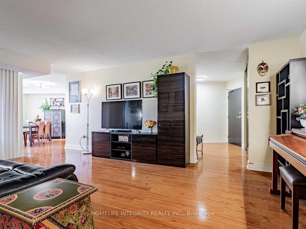 3 Bedrooms Condo at 150 Neptune, Toronto For sale